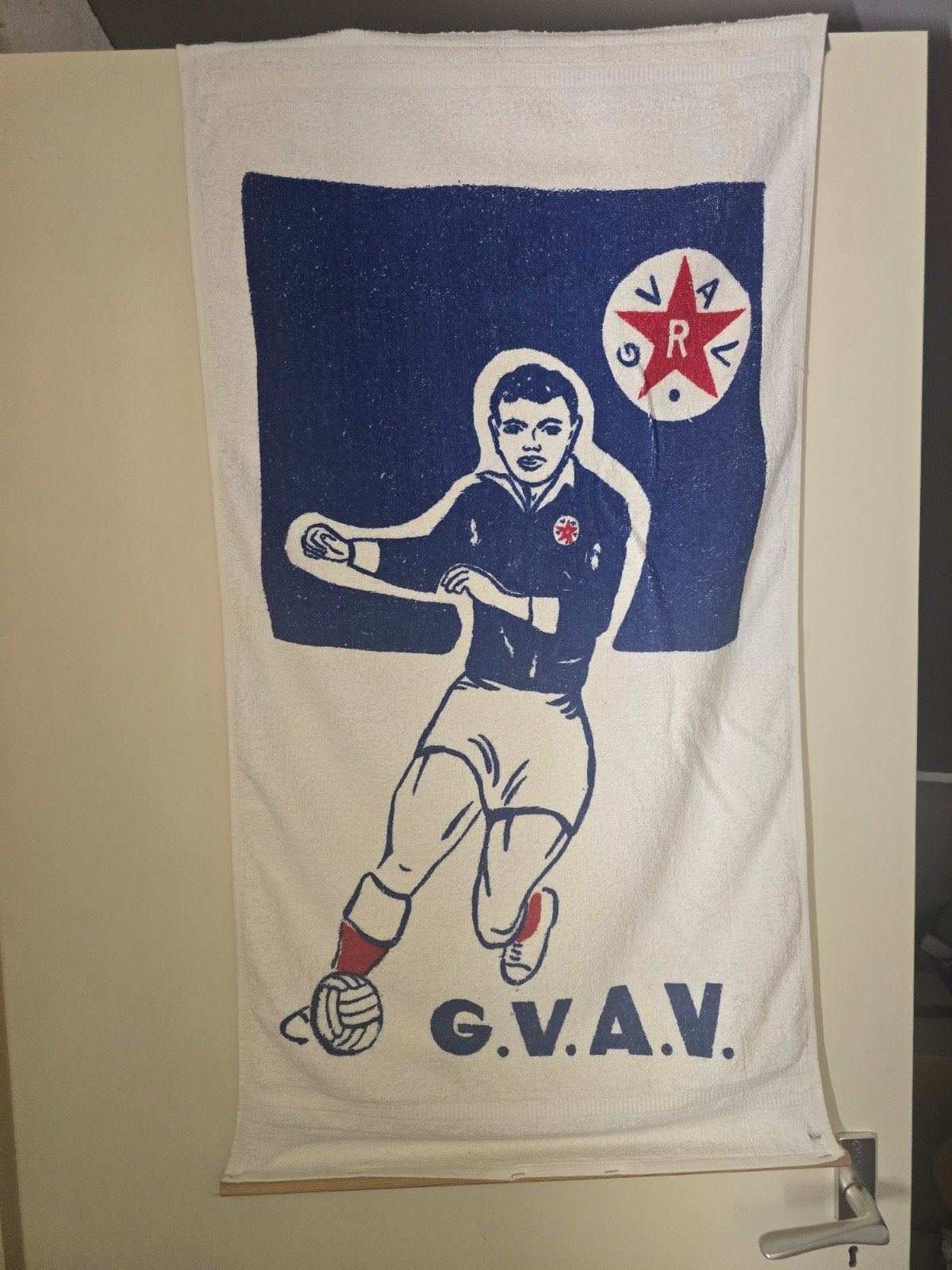Vintage G.V.A.V. Handdoek - Voetbalthema, Huis en Inrichting, Badkamer | Badtextiel en Accessoires, Ophalen