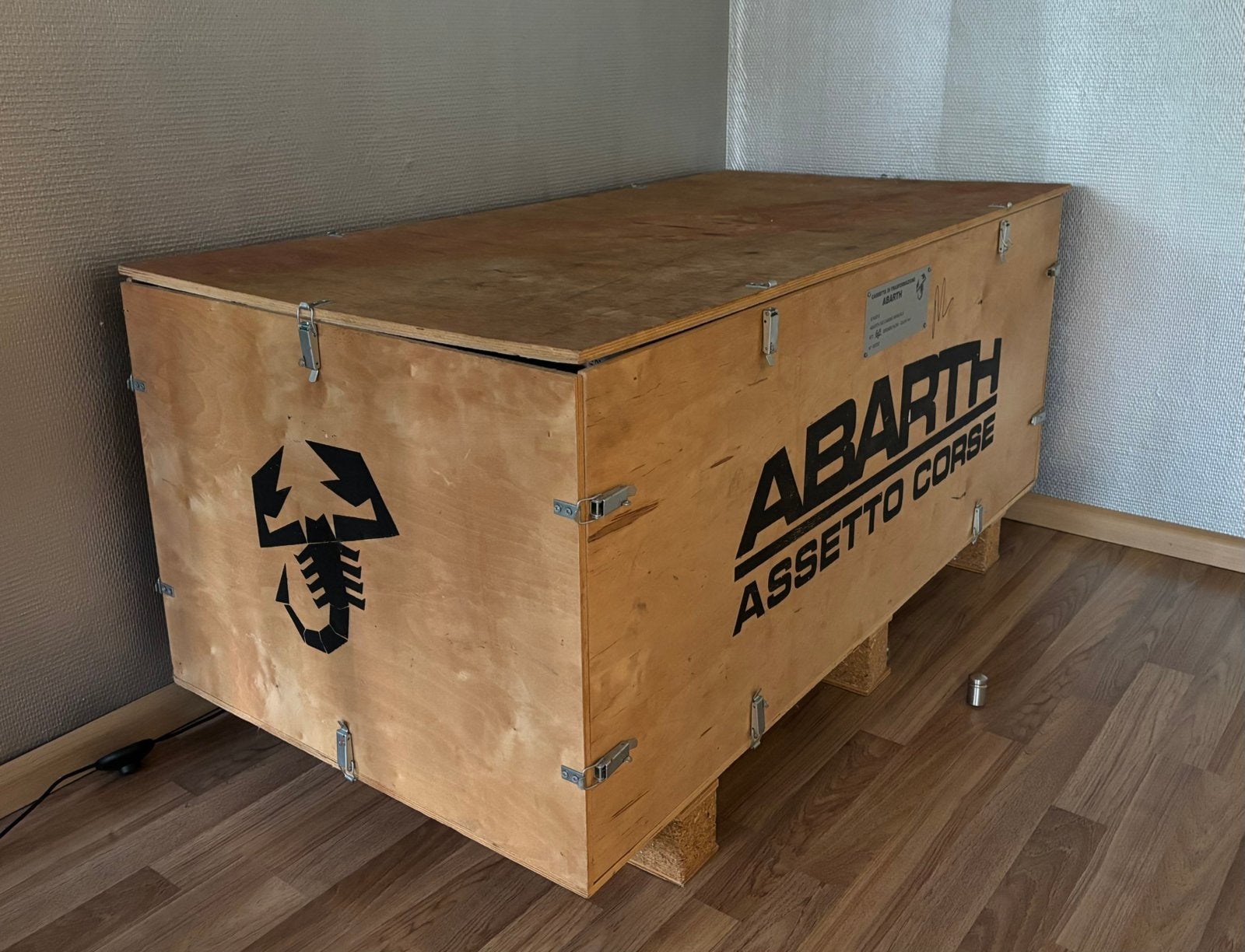 Originele Abarth transportkist ‘Kit 695’, Verzamelen, Automerken, Motoren en Formule 1, Ophalen, Gebruikt, Auto's