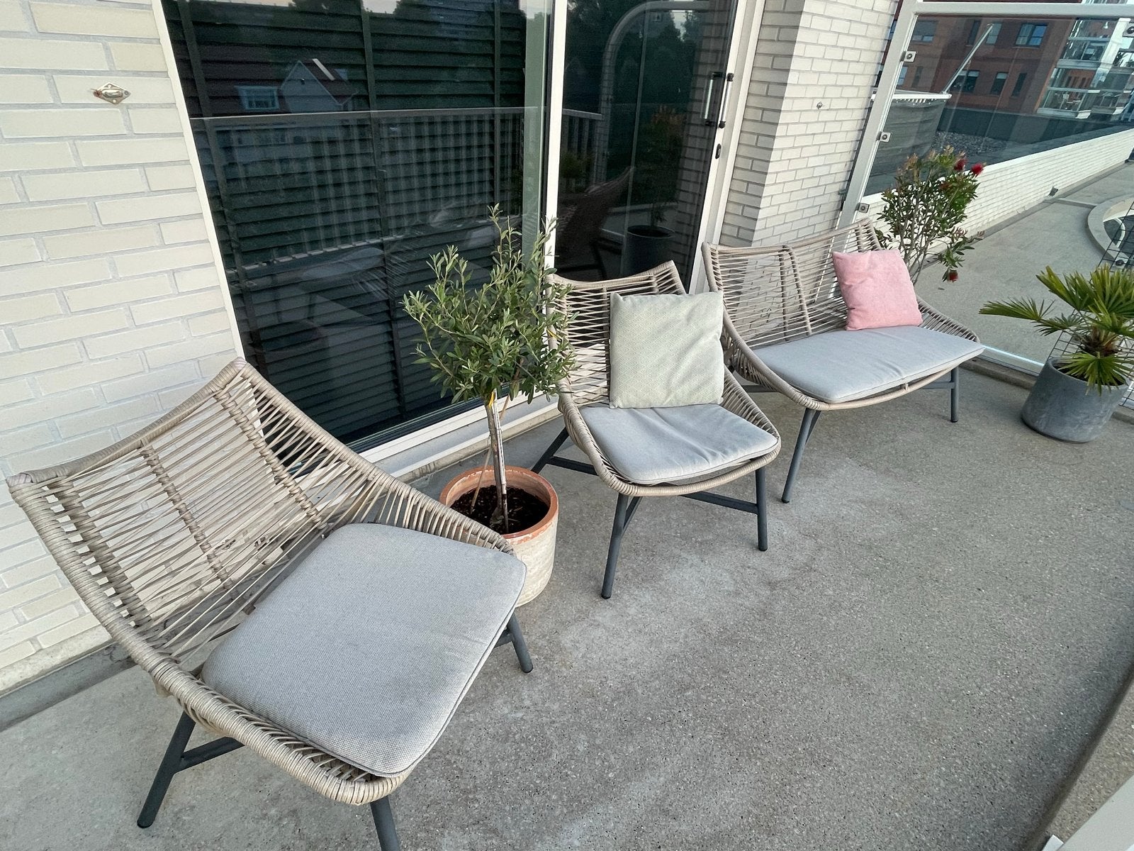 Comfortabele loungeset met bank en tuinstoelen met kussens, Ophalen, Zo goed als nieuw, Wicker