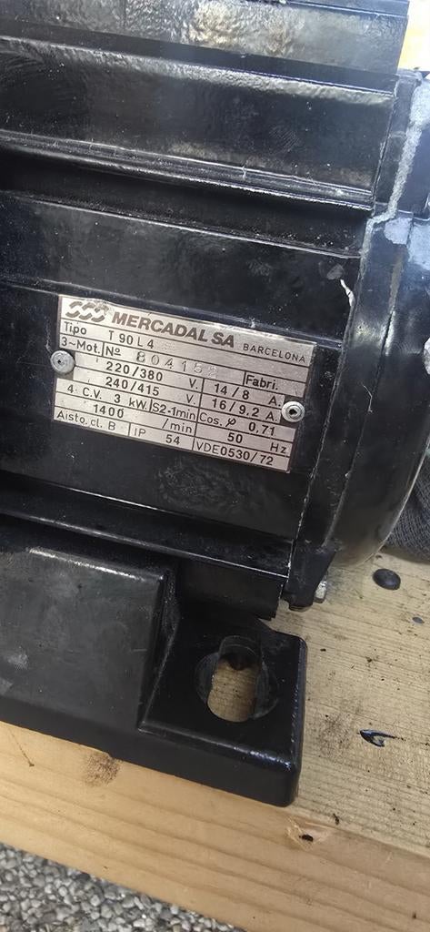 Te koop gevraagd !!!! Elektromotor 3kW, 24mm as, 1400 RPM, Doe-het-zelf en Verbouw, Motoren, Ophalen of Verzenden, Gebruikt, Elektromotor