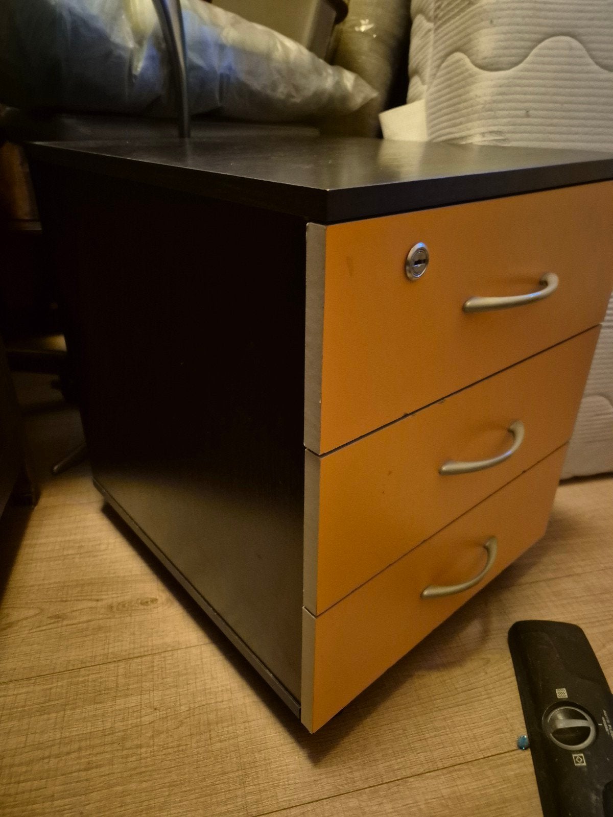 Ladeblok met 3 laden, zwart met oranje fronten, Ophalen, Minder dan 50 cm, Gebruikt, 3 of 4 laden