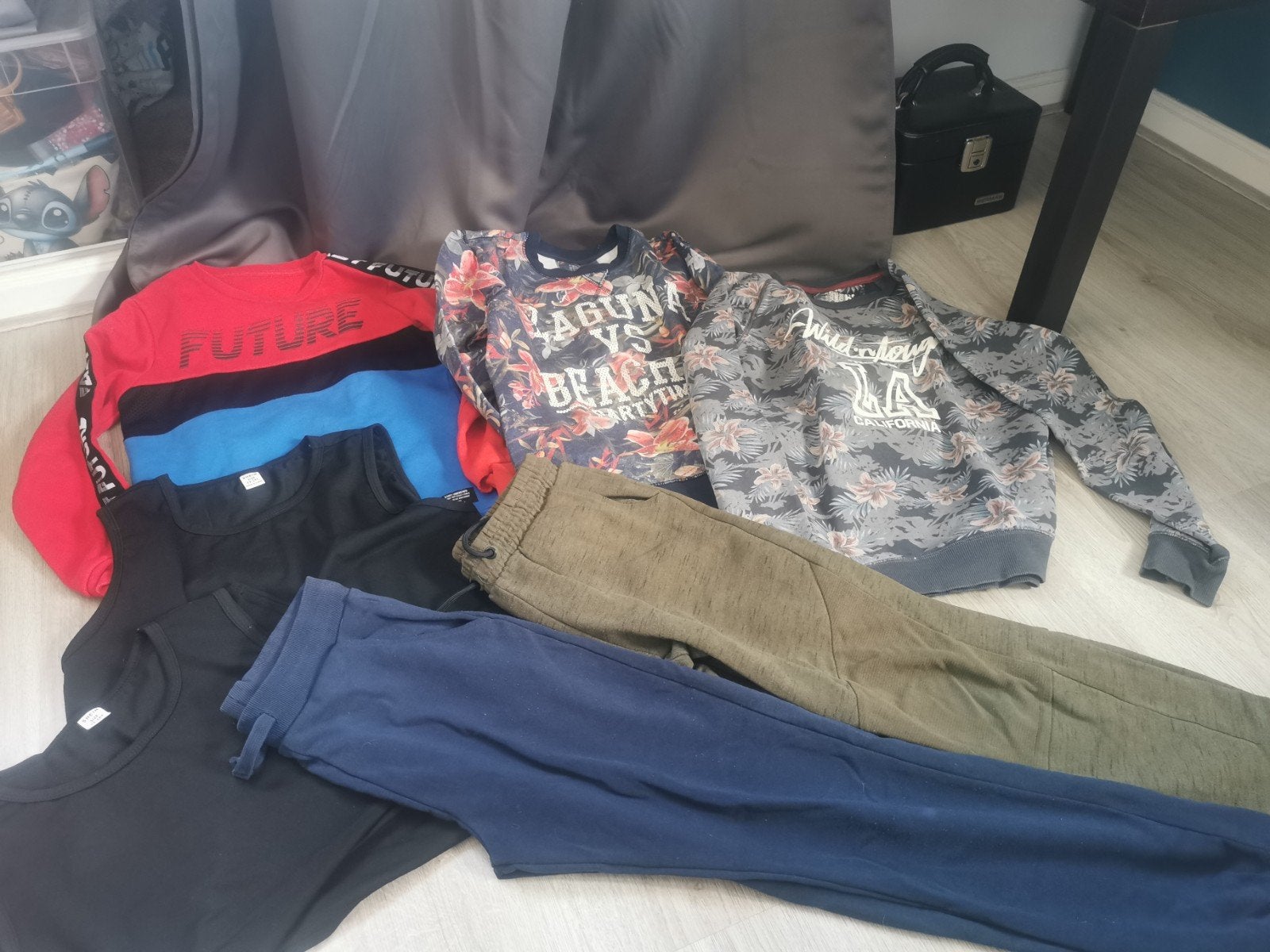 Jongenskleding pakket: Truien, shirts en joggingbroeken, Ophalen of Verzenden, Gebruikt, Jongen, Setje