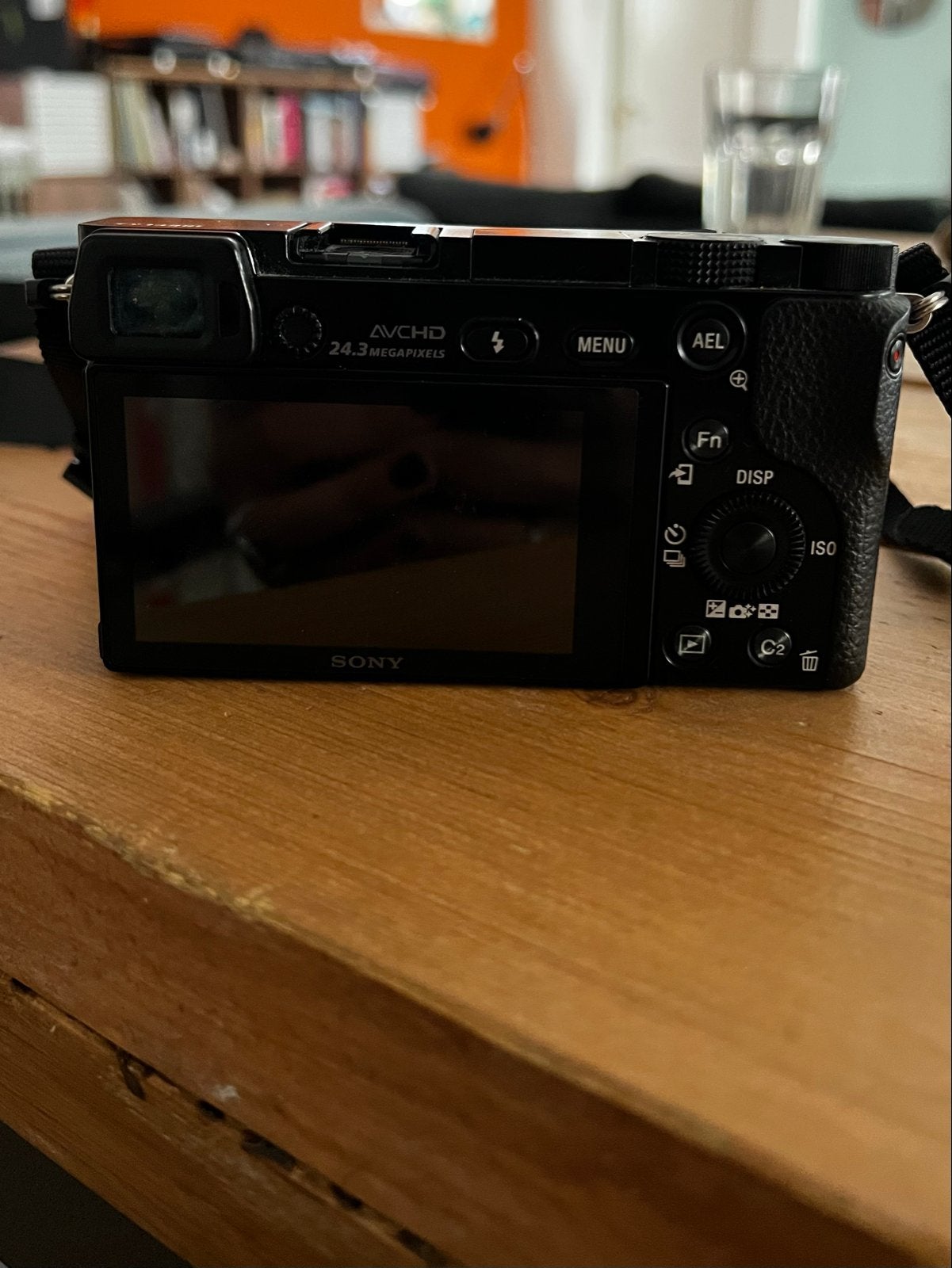 Sony A6000 met 2 lenzen, accu, oplader en draagriem, Ophalen, Gebruikt, Accu, Sony