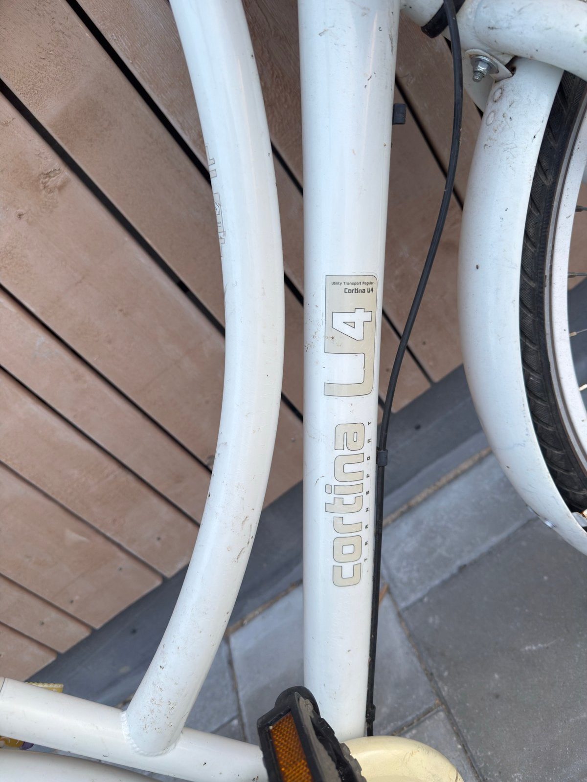 Cortina U4 Damesfiets - Wit met Roze Mand, Terugtraprem, Gebruikt, Versnellingen, 50 tot 53 cm