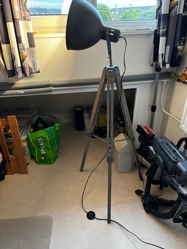 Modern Staande Lamp - In Hoogte Verstelbaar met Houten Poten, Ophalen, Zo goed als nieuw, Hout, 150 tot 200 cm