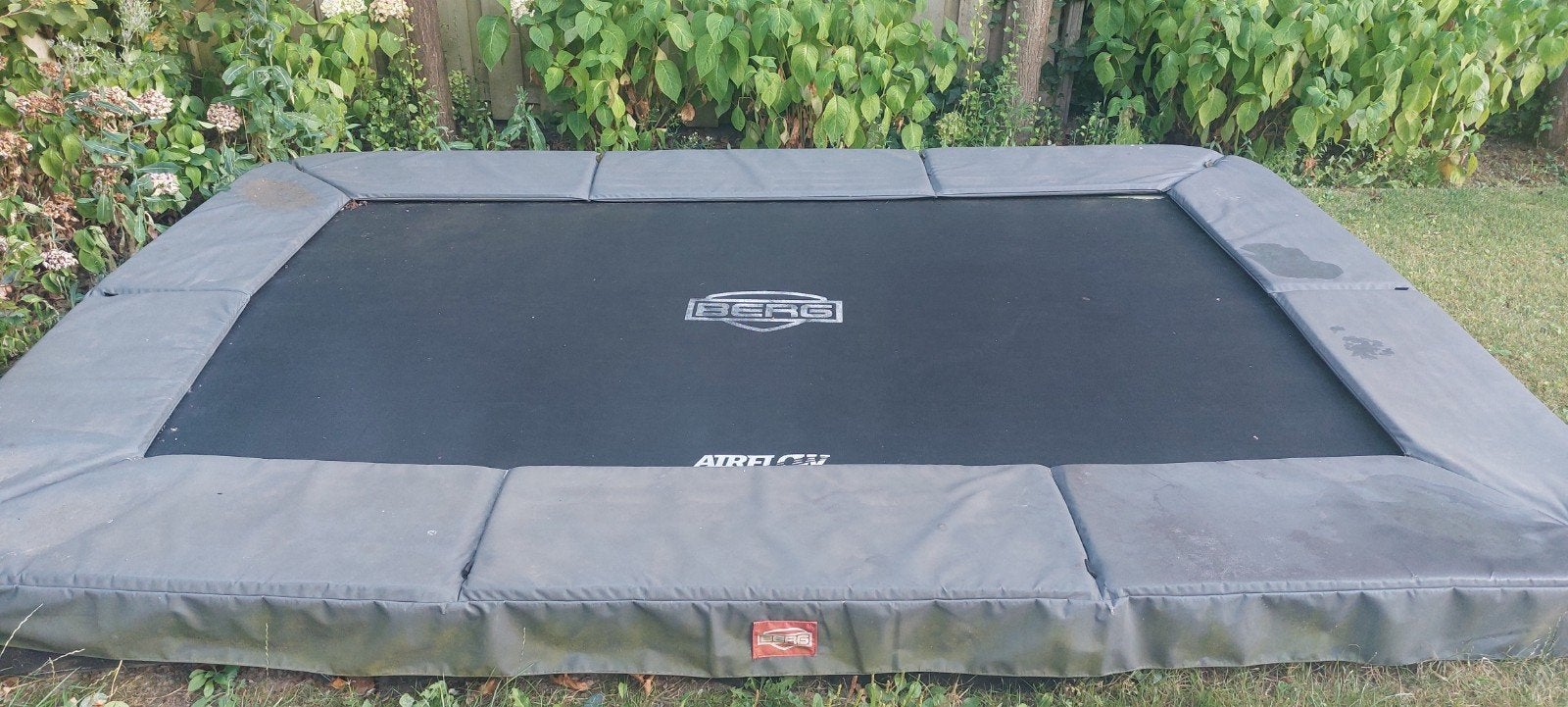 berg trampoline inground airflow. 220 x 330, Kinderen en Baby's, Speelgoed | Buiten | Trampolines, Ophalen, Gebruikt