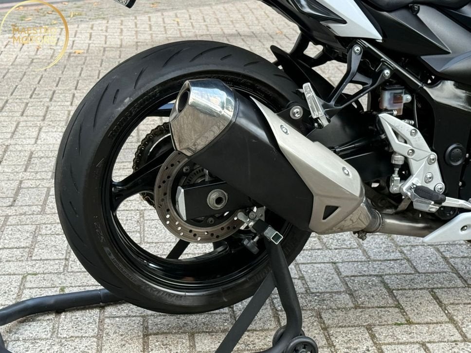 Foto 7 van SUZUKI GSR 750 ABS Origineel NL GROTE Beurt gehad TOPPER !!