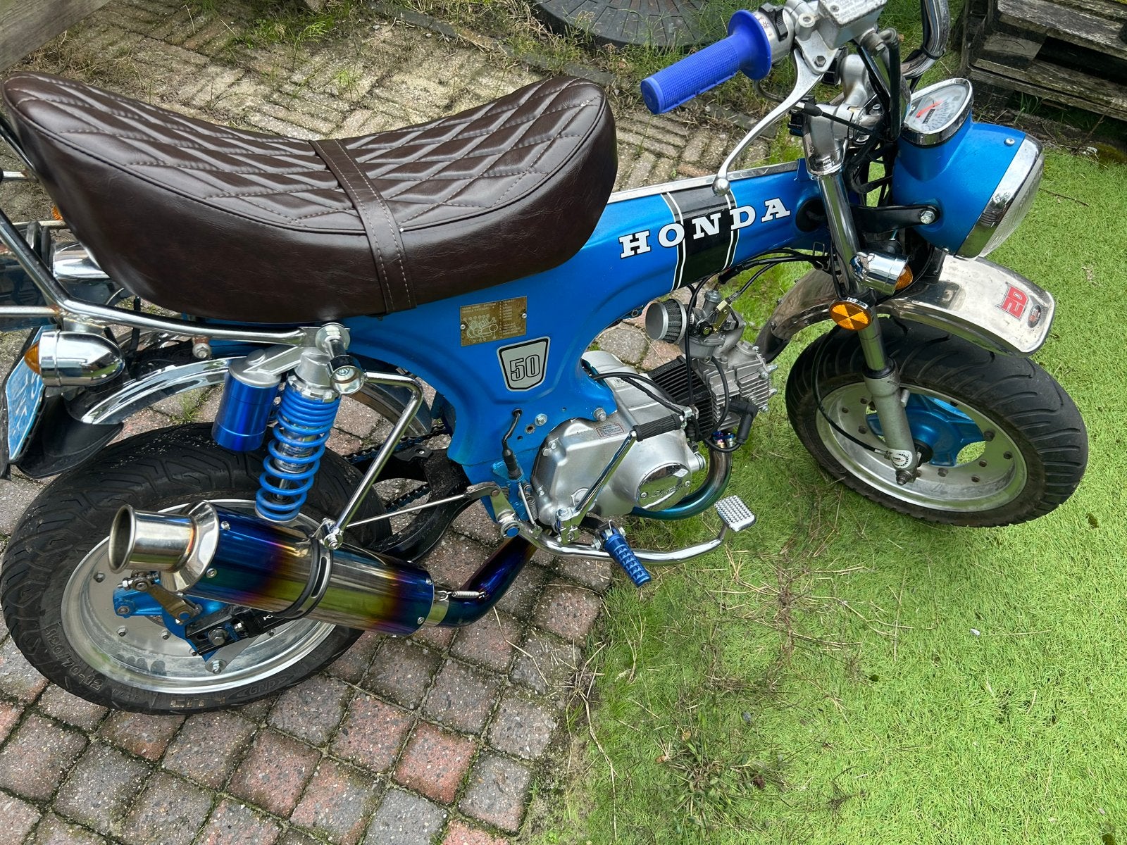 Honda DAX skyteam schakel brommer 4 versnellingen - Blauw, Fietsen en Brommers, Ophalen, Gebruikt, Maximaal 45 km/u, Overige modellen