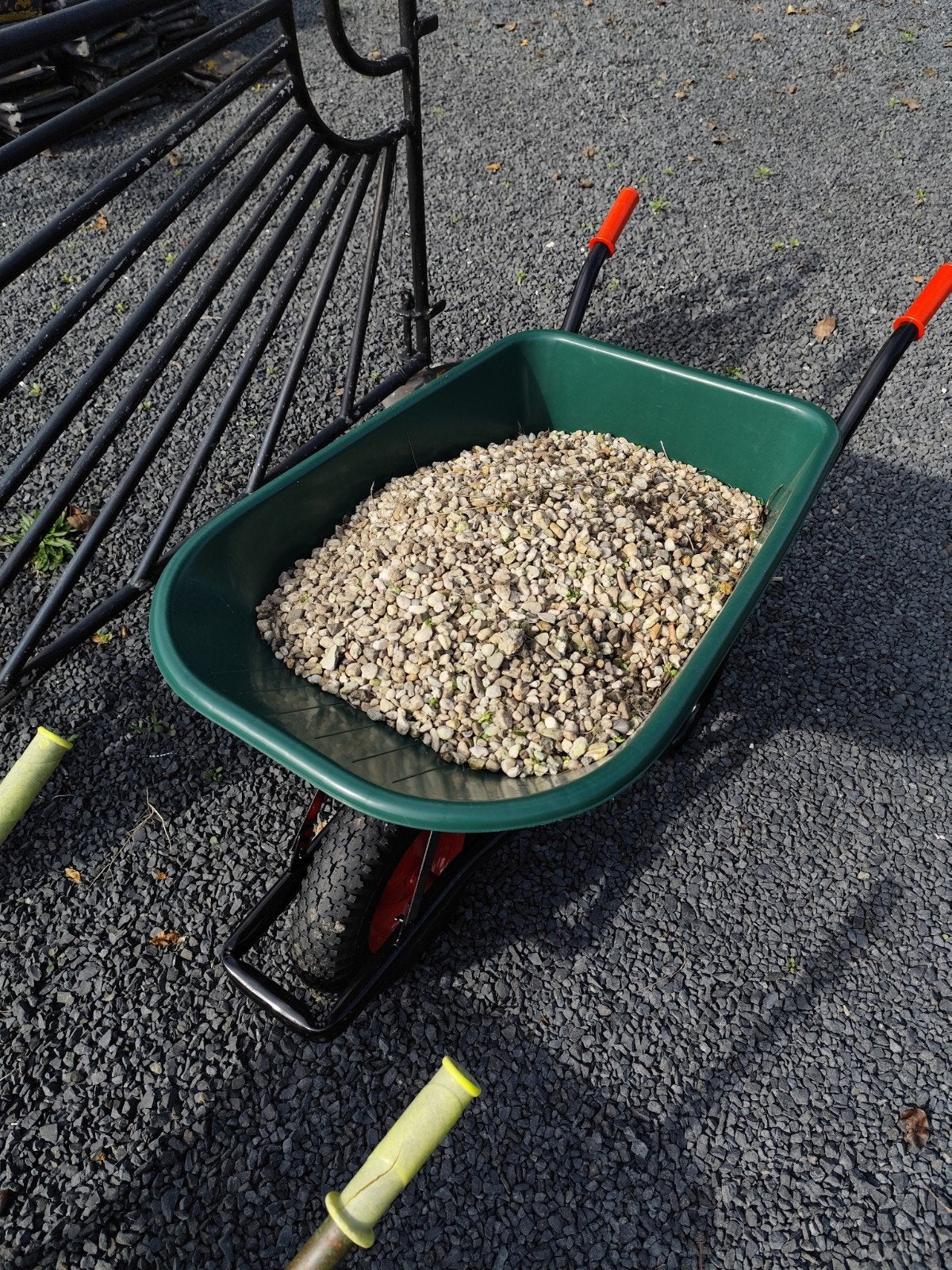 Gratis 4 kruiwagens boeren grind wit, Ophalen, Wit