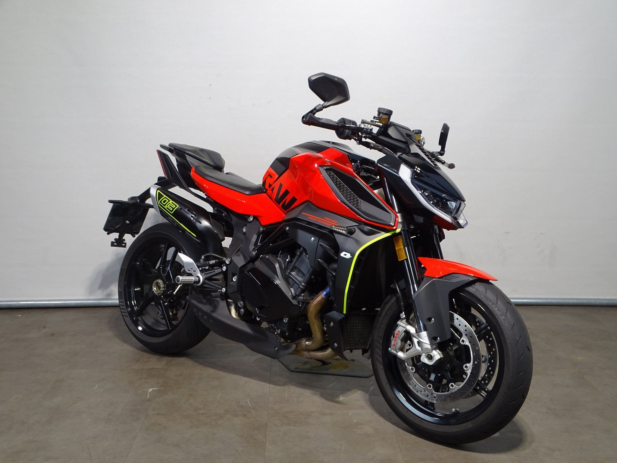 QJMOTOR SRK 921, Meer dan 35 kW, QJMOTOR, Naked bike, Gebruikt