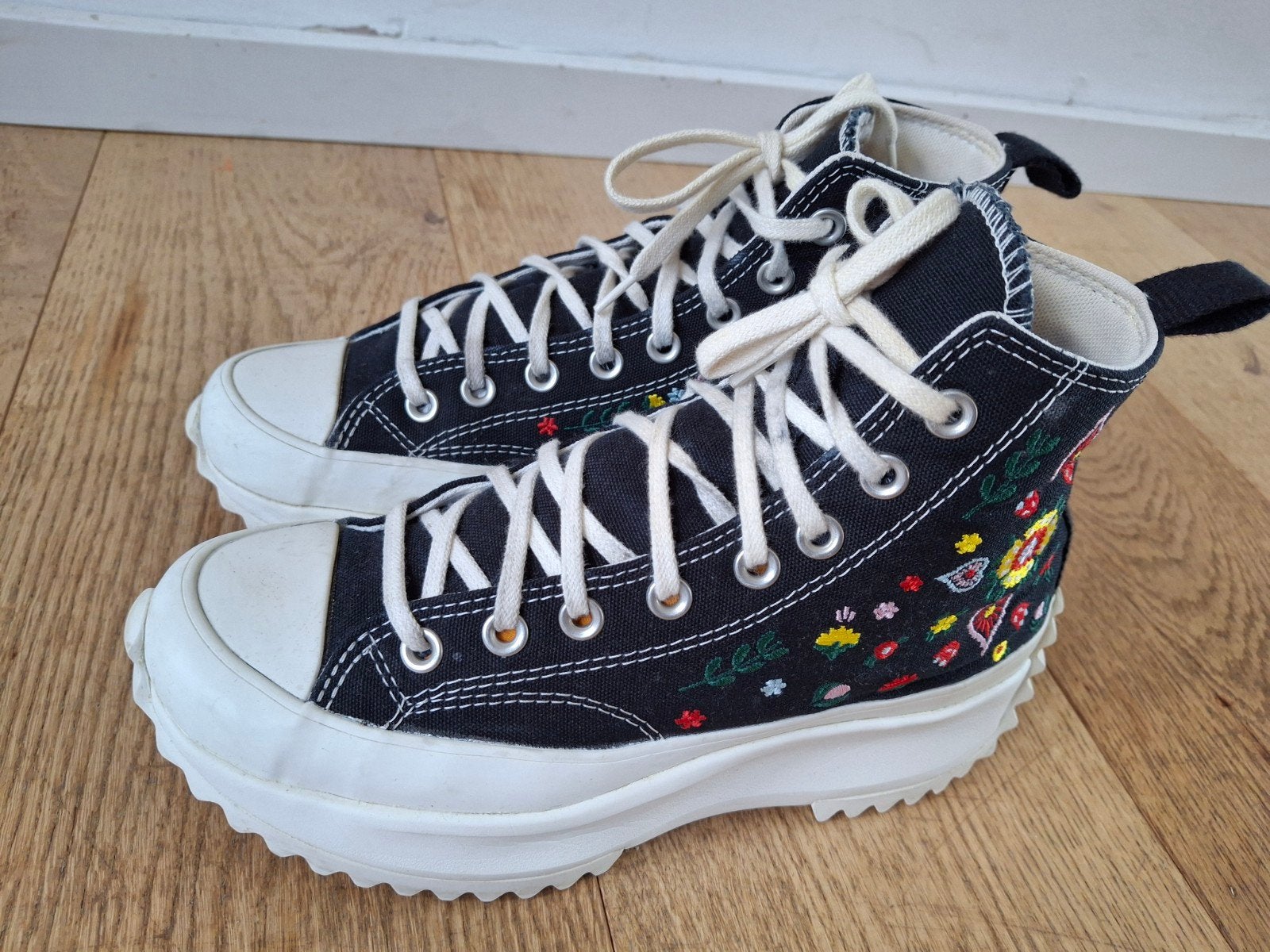 Converse Run Star Zwart Maat 40 bloemen, Zwart, Converse, Ophalen of Verzenden, Sneakers of Gympen