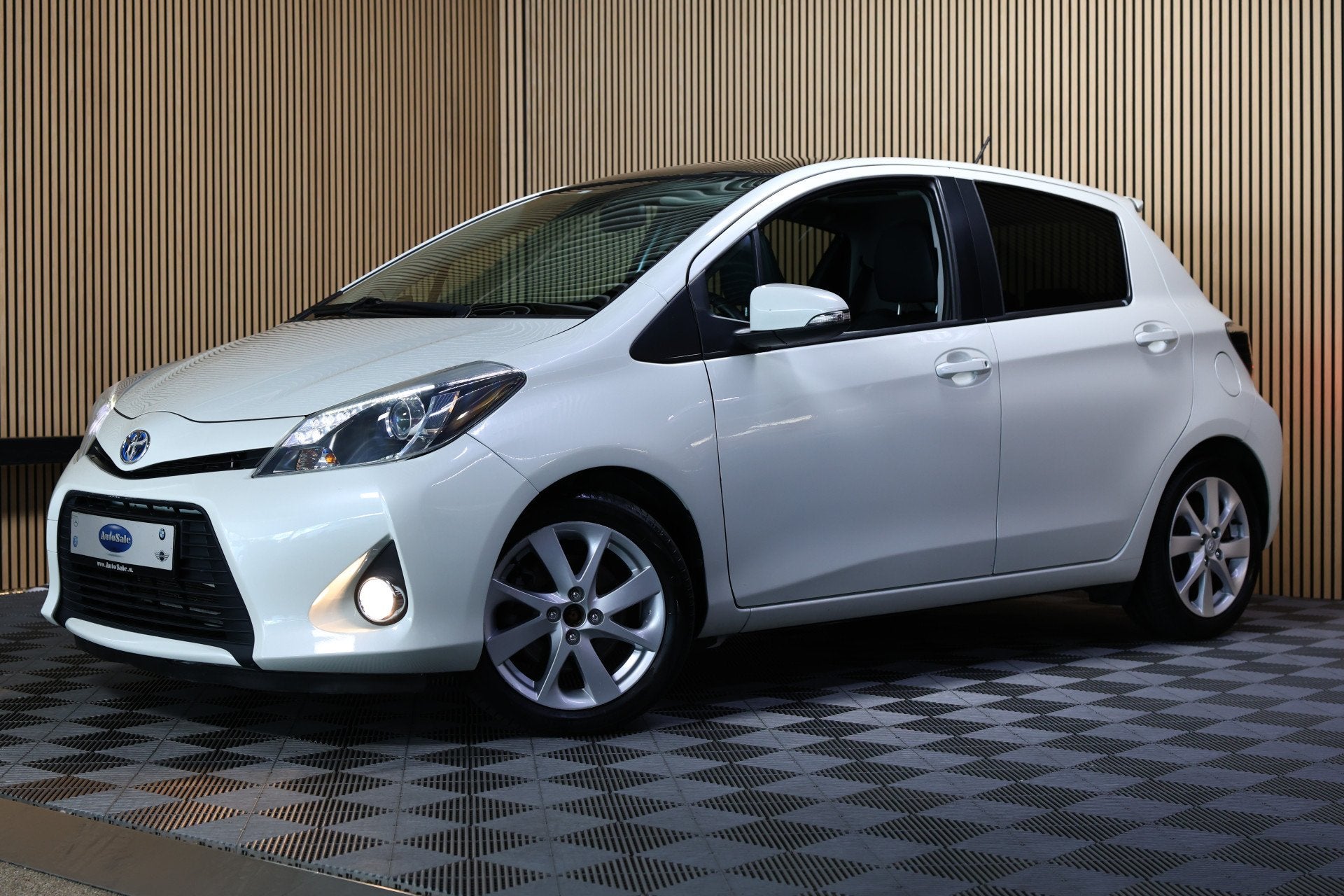 Toyota Yaris 1.5 Full Hybrid Aspiration PANO NAVI CLIMA CRUI, Auto's, Gebruikt, Zwart, 4 cilinders, Start-stop-systeem