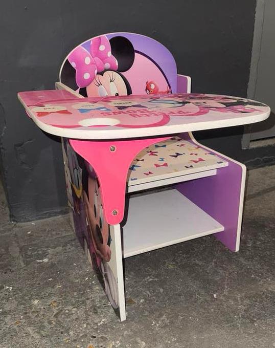 Super leuke Minnie Mouse tafel met stoel en strikjes, Ophalen of Verzenden, Zo goed als nieuw, Tafel(s) en Stoel(en)