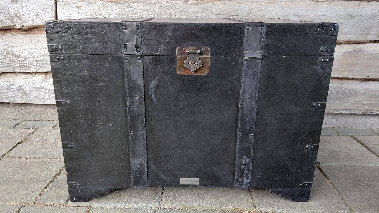 Vintage Zwarte Houten Kist met Metalen Details, 50 – 75, Gebruikt, 100 tot 150 cm, 75 tot 100 cm