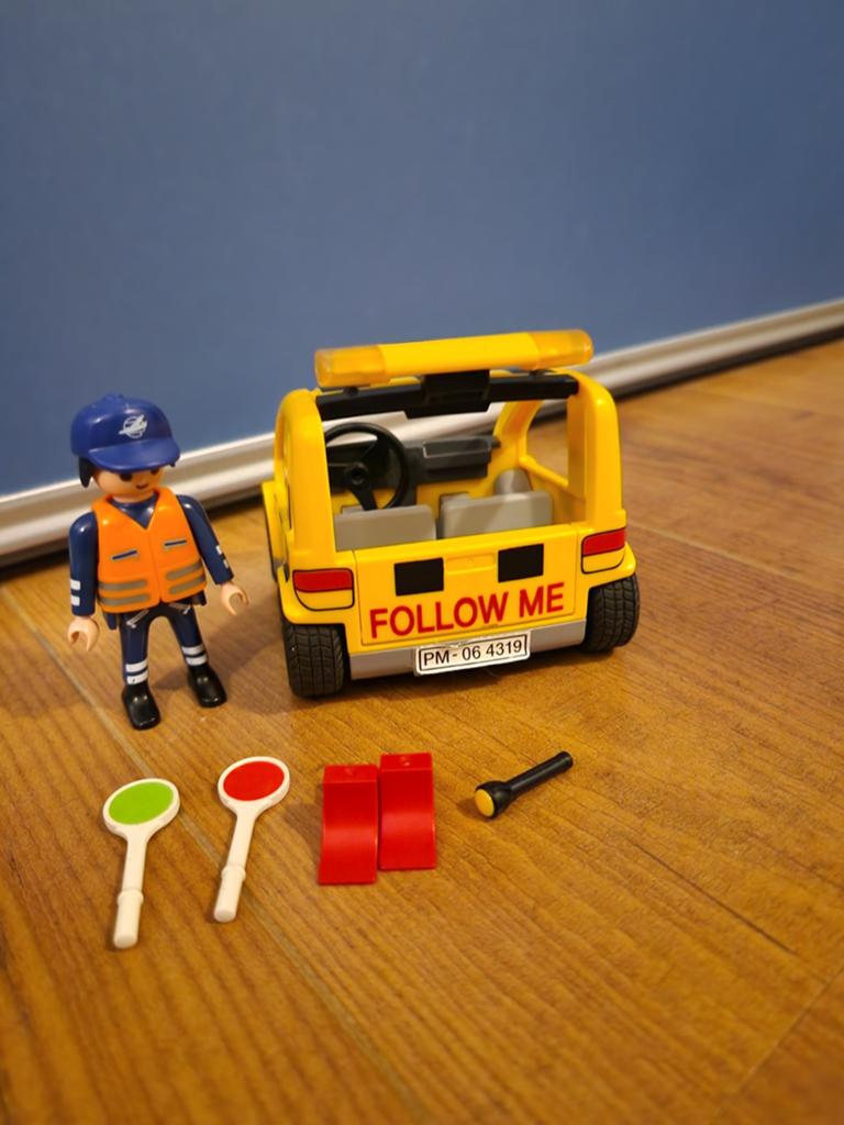 Playmobil Vliegveld Voertuig met Figuur en Accessoires, Kinderen en Baby's, Speelgoed | Playmobil, Ophalen of Verzenden, Zo goed als nieuw