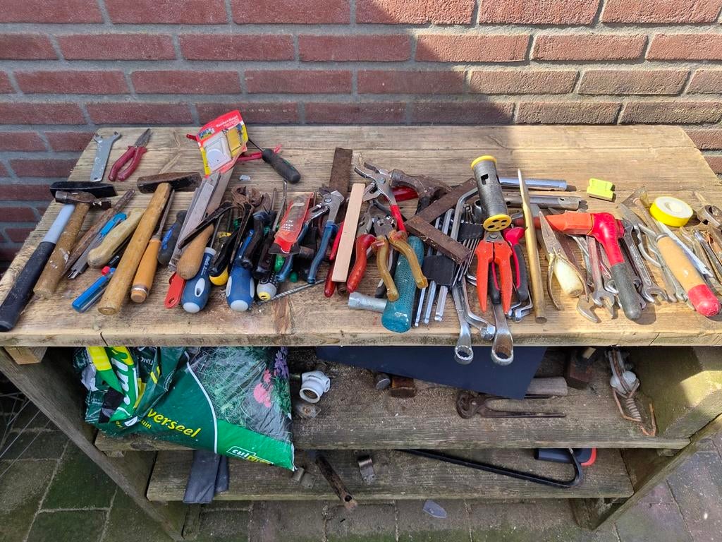 Divers gereedschap schuur opruiming., Ophalen