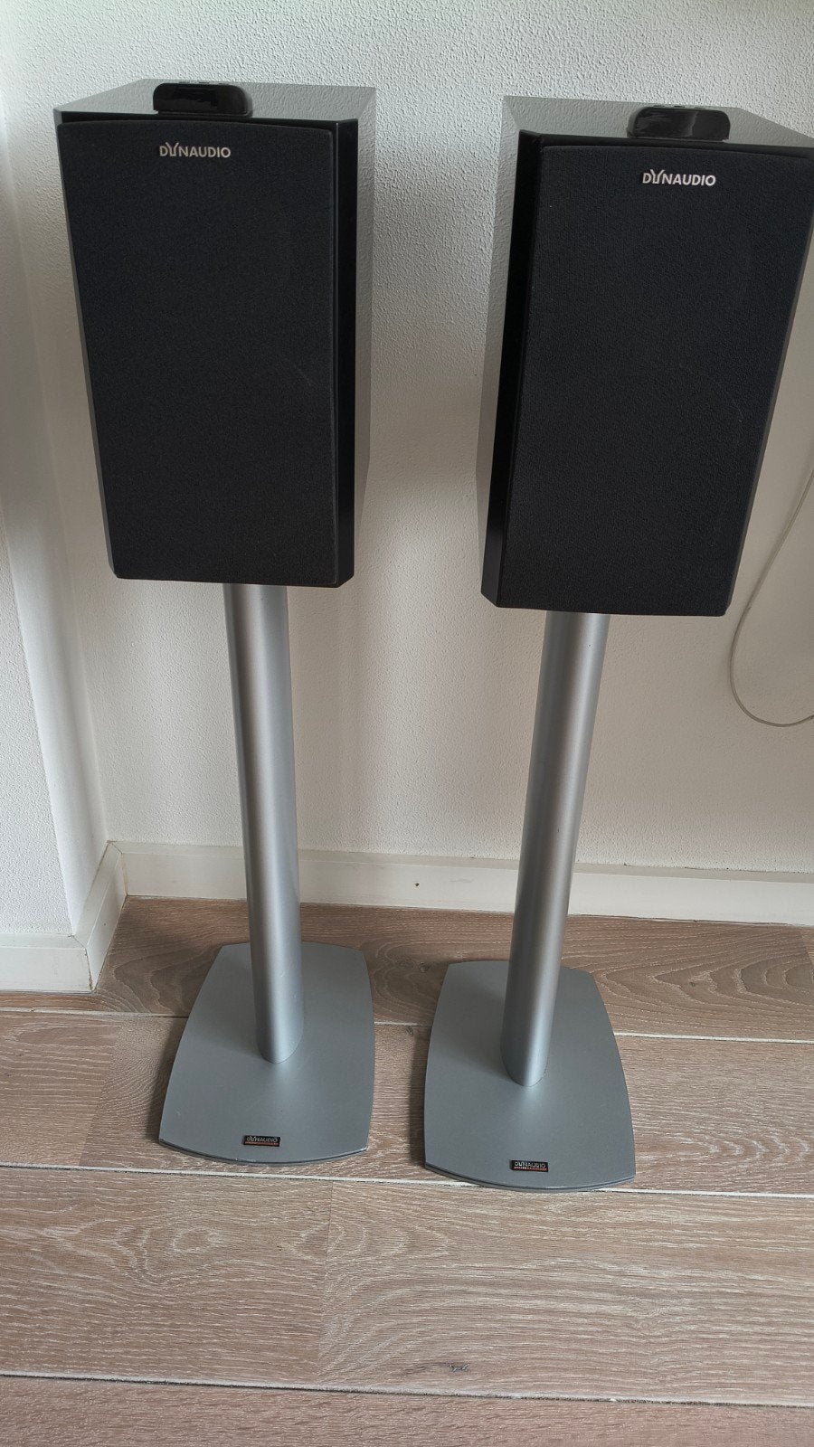 Dynaudio Xeo 4 actieve luidsprekers incl. Hub en AB en stand, Audio, Tv en Foto, Luidsprekers, Gebruikt, AUX-ingang, 60 tot 120 watt