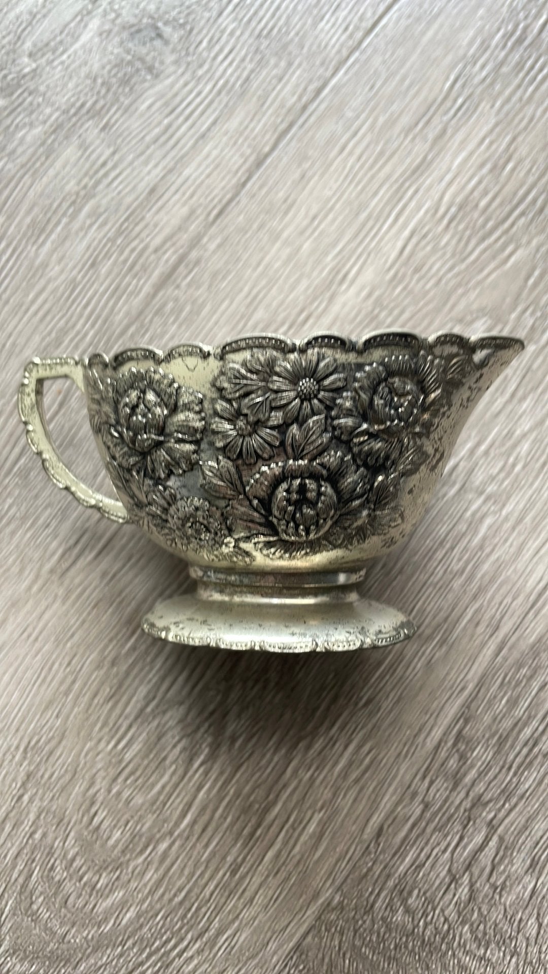 Verzilverde sauskom met bloemmotief - Merkten 2 TK, Antiek en Kunst, Ophalen of Verzenden, Zilver