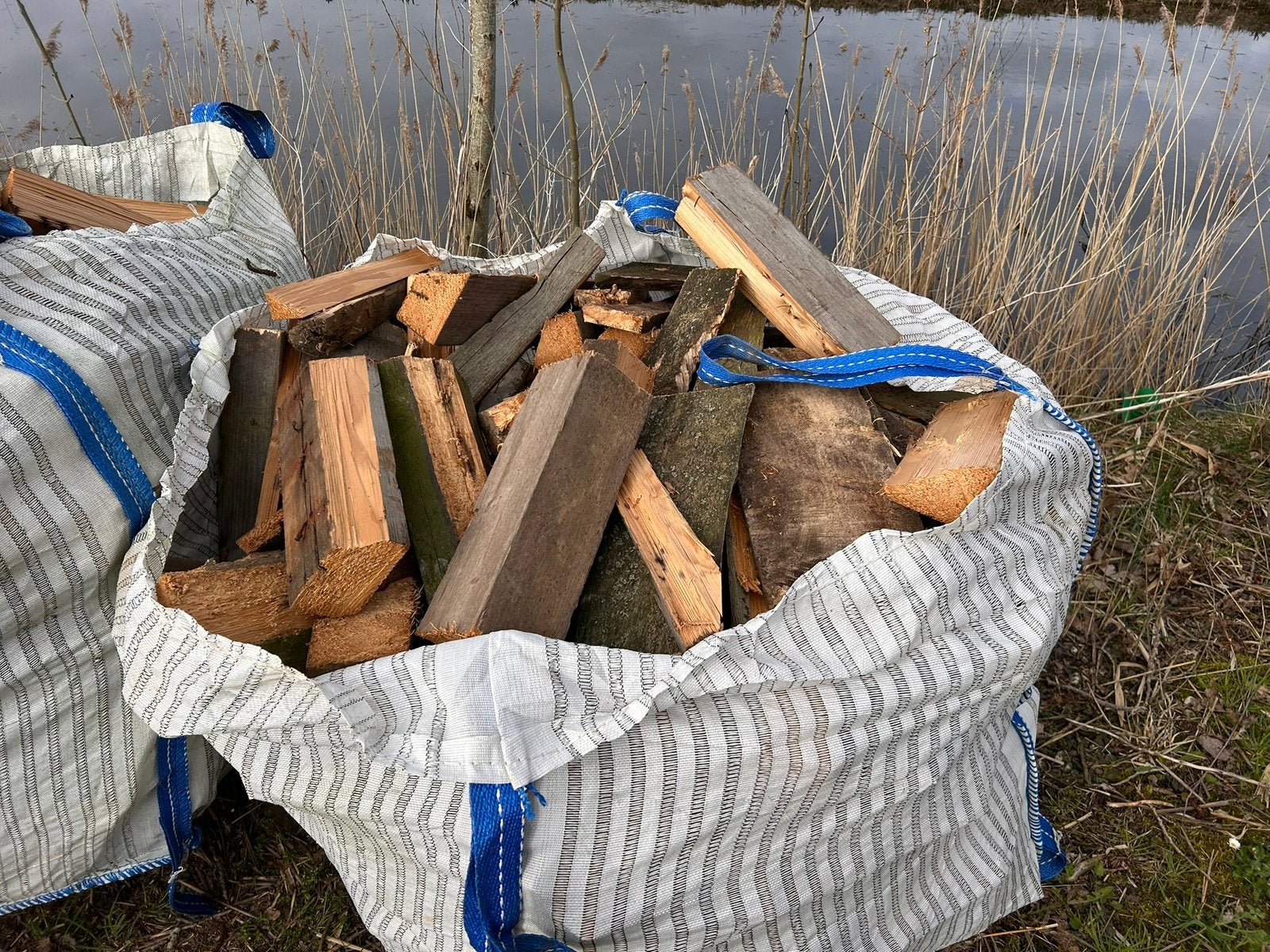 Brandhout: Gemengd hout in big bags openhaardhout Grou, Tuin en Terras, Haardhout, 6 m³ of meer, Ophalen