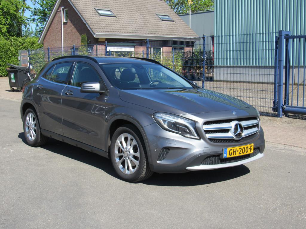 Mercedes-Benz GLA 200 Ambition (bj 2014), Gebruikt, 1595 cc, Bedrijf, Handgeschakeld