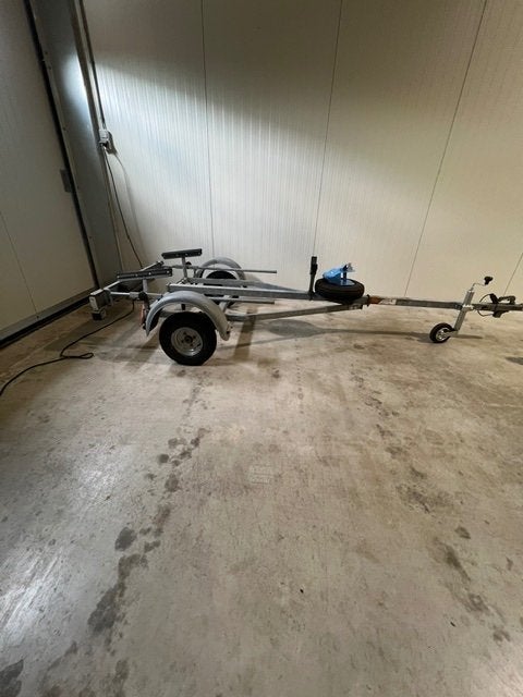 boottrailer met nieuwe banden,velgen en nieuw neuswil, Watersport en Boten, Ophalen, Minder dan 1500 kg, Gebruikt, Overige typen