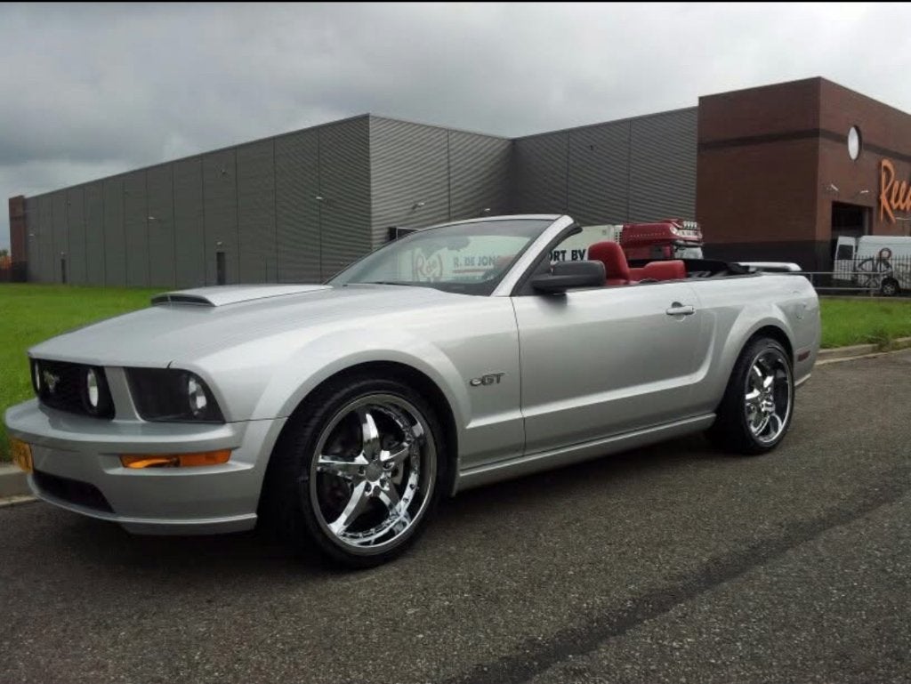 Ford Mustang GT 4.6 V8 Cabrio slechts 76269 km Rood leder, Auto's, Automaat, 486 pk, Achterwielaandrijving, 8 cilinders