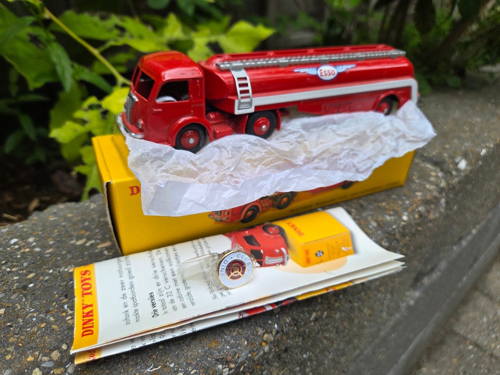 Dinkeytoys Panhard met Esso tankoplegger., Ophalen of Verzenden, Nieuw, Bus of Vrachtwagen