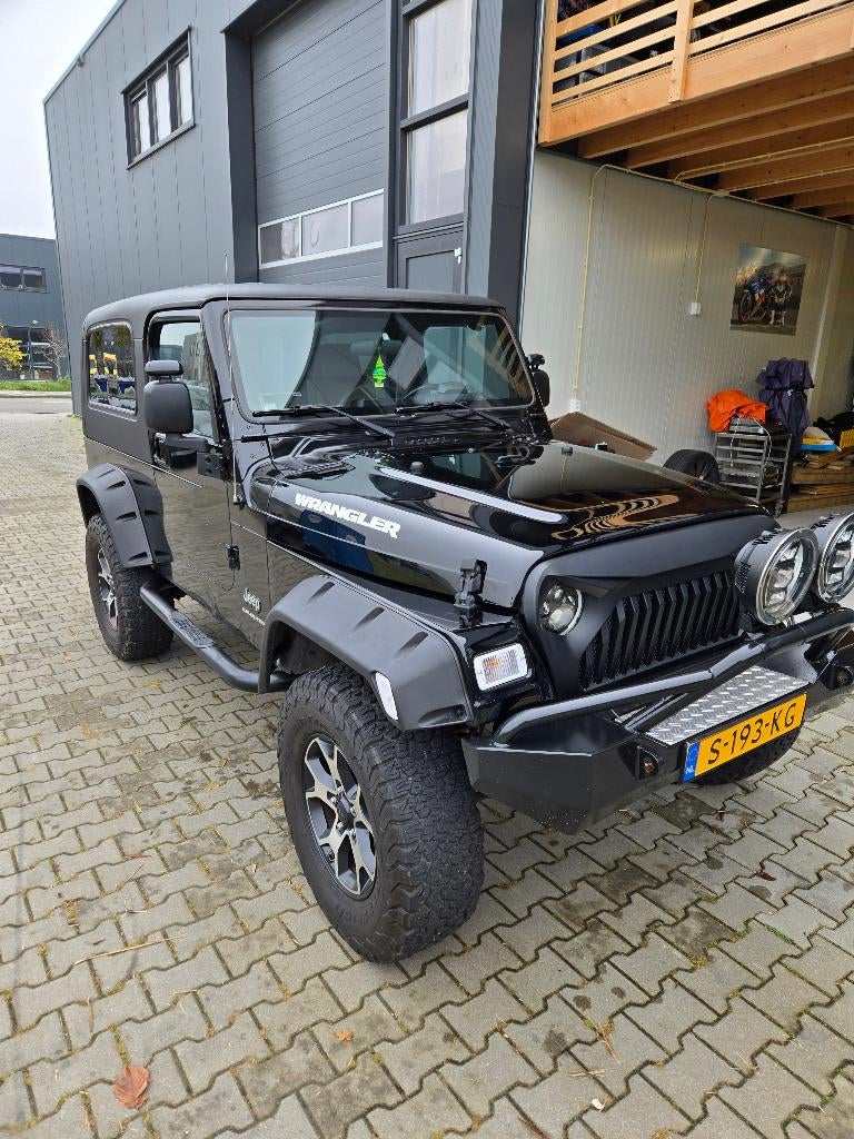 JEEP WRANGLER TJ LONG 4.0L UNIEK MODEL!! (2006 Youngtimer), Auto's, Jeep, Automaat, 4 stoelen, Zwart, 10 km/l
