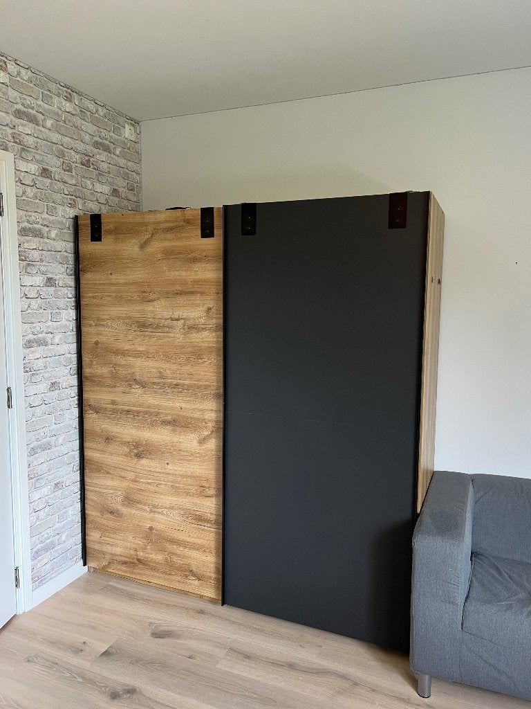 Ruime en nette kledingkast, Huis en Inrichting, Ophalen, Met deur(en), Gebruikt, Industrieel.