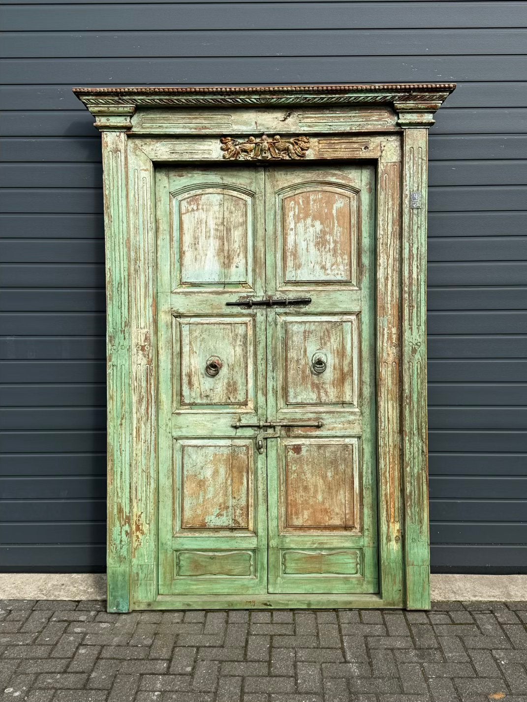 Antieke Indiase dubbele deur met groene patina in kozijn, Ophalen of Verzenden, Gebruikt, Groen, Hout