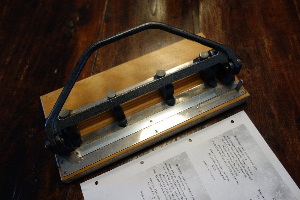 Perforator antiek 4 gaats kantoor, Ophalen of Verzenden