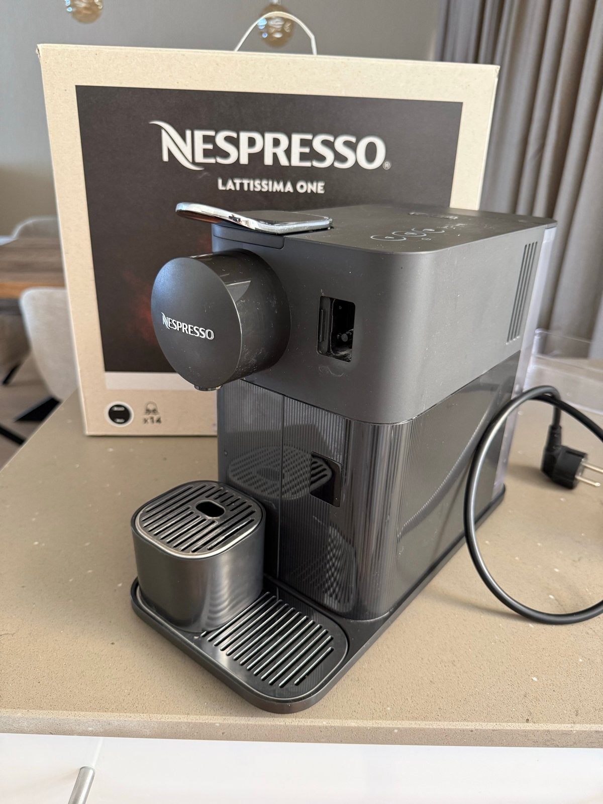 Nespresso Lattissima One - Koffiemachine, Witgoed en Apparatuur, Koffiezetapparaten, Koffiemachine, Ophalen of Verzenden, Zo goed als nieuw