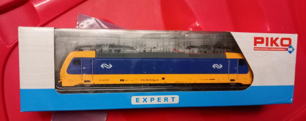 Te koop piko ns traxx lok ho Wisselstroom, Hobby en Vrije tijd, Modeltreinen | H0, Wisselstroom, Locomotief, Verzenden, Piko