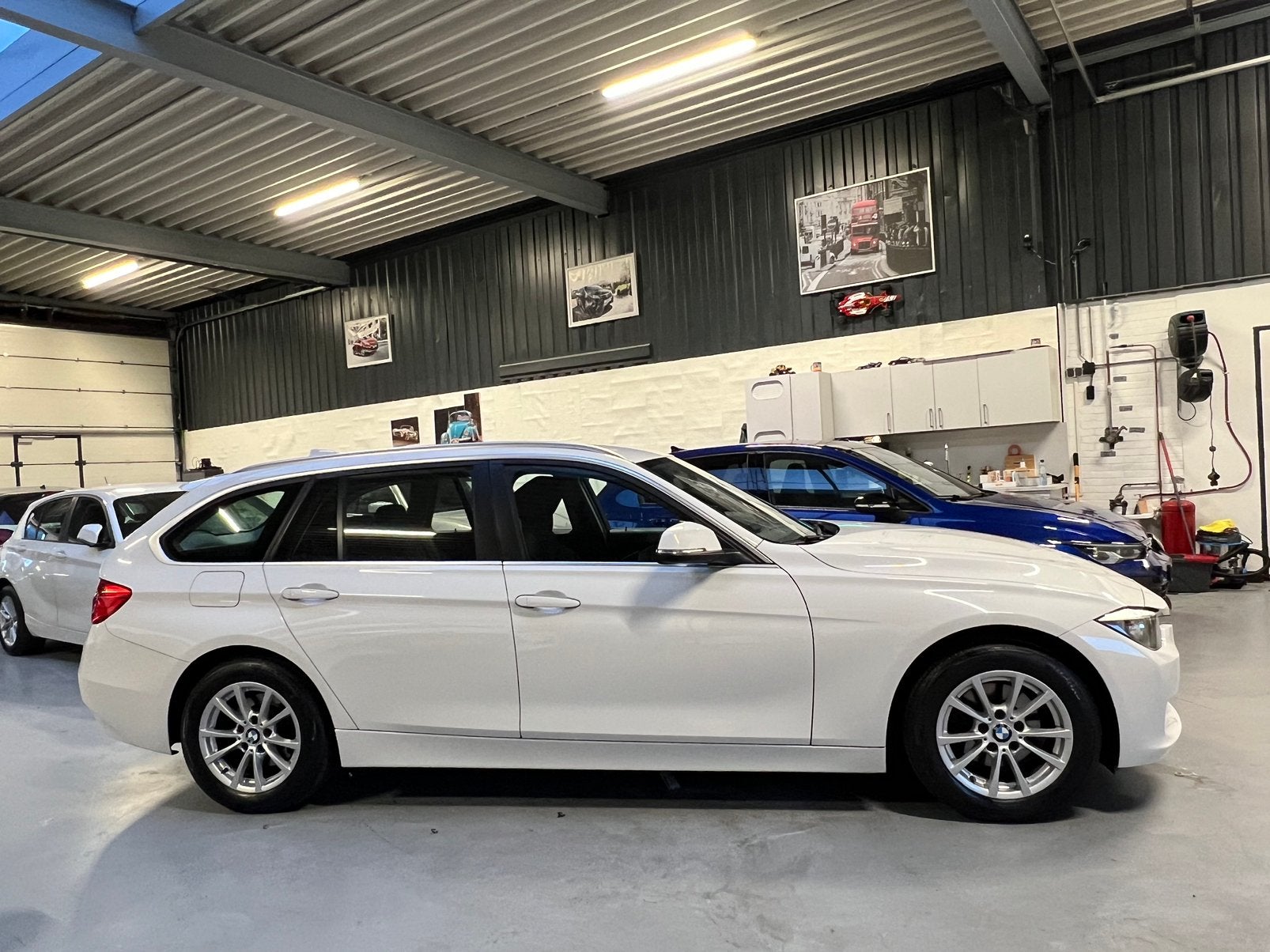 BMW 3-Serie 1.6 316i Touring AUTOMAAT NAP NAVI CRUISE, Automaat, 4 cilinders, 1445 kg, Wit
