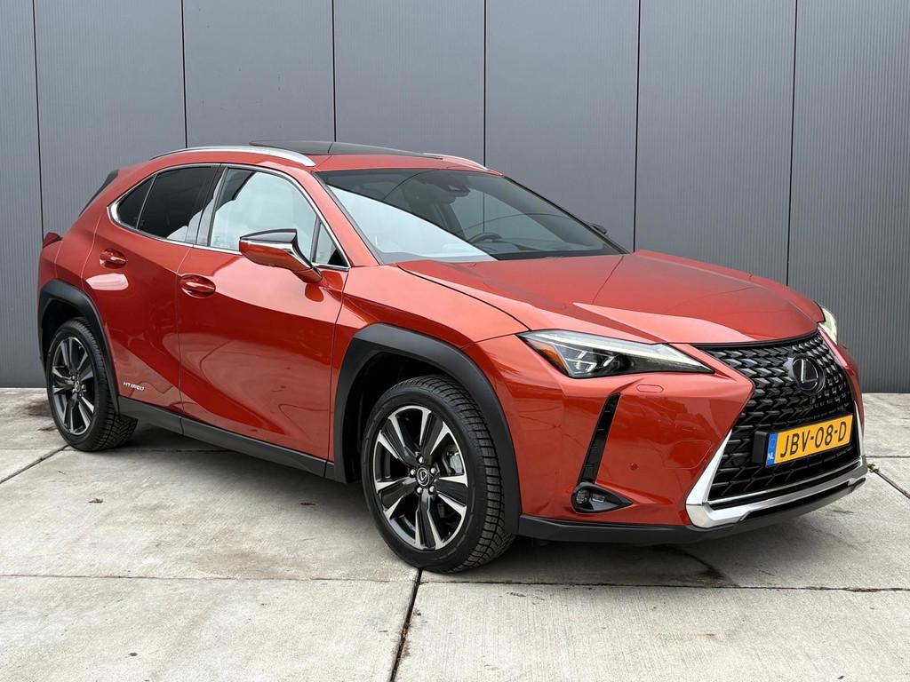 Lexus UX 250h AWD Executive Line | 360 Camera | Head-Up | Le, Gebruikt, 750 kg, Hybride Elektrisch/Benzine, 184 pk