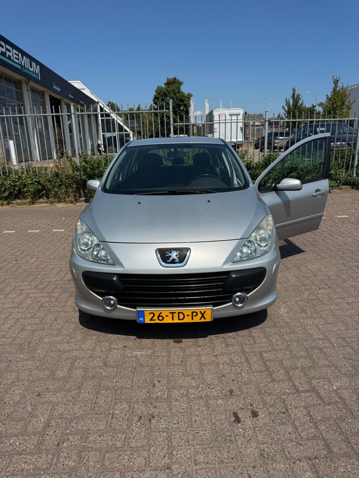 Peugeot 307 1.6 16V XR 5DR AUT 2006 Grijs, Auto's, 4 cilinders, Origineel Nederlands, 1200 kg, 650 kg