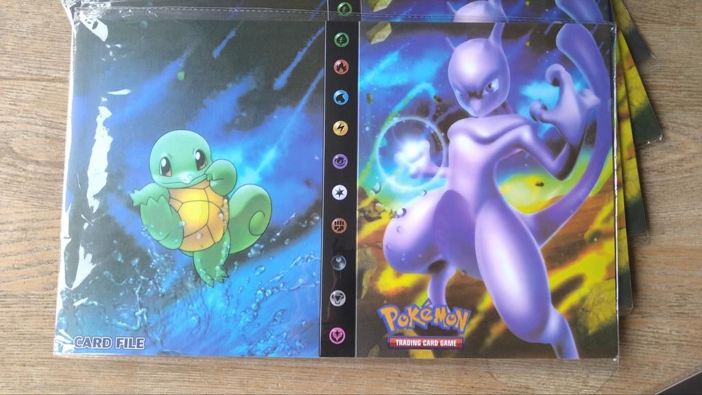 Pokémon verzamelmap squirtle mewtwo blauw groen, Ophalen of Verzenden, Nieuw