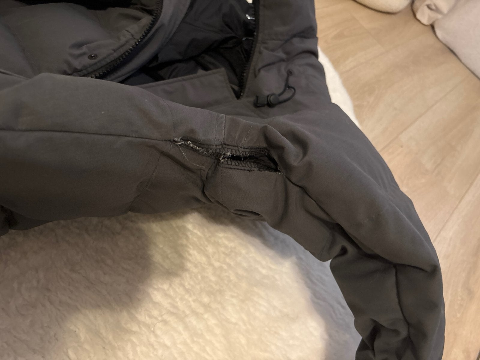 Canada Goose Mcmillan maat M Jas - Kleine reparaties nodig, Kleding | Heren, Jassen | Winter, Ophalen of Verzenden, Gedragen, Maat 48/50 (M)