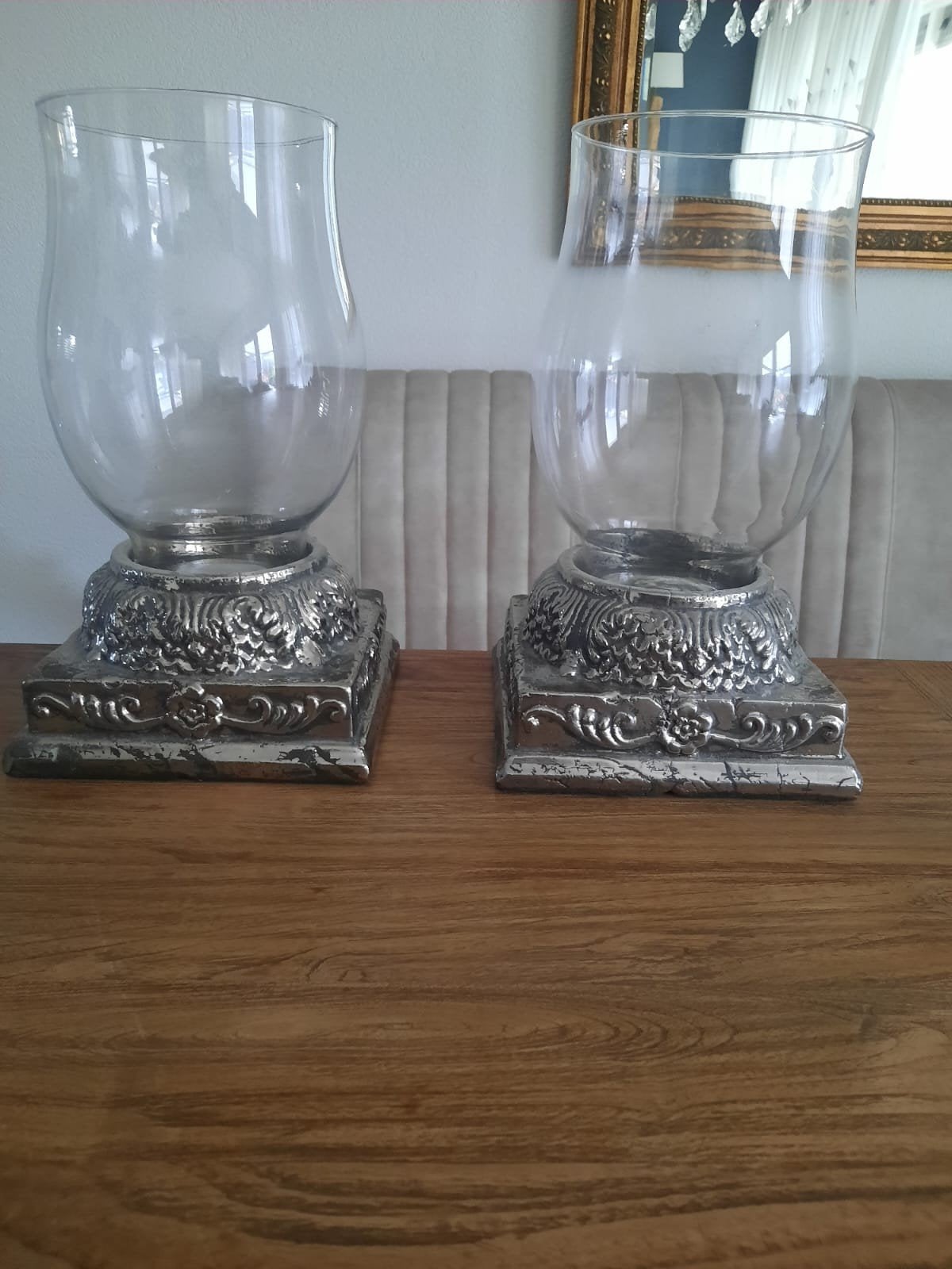Set van 2 glazen vazen op decoratieve standaard, Ophalen