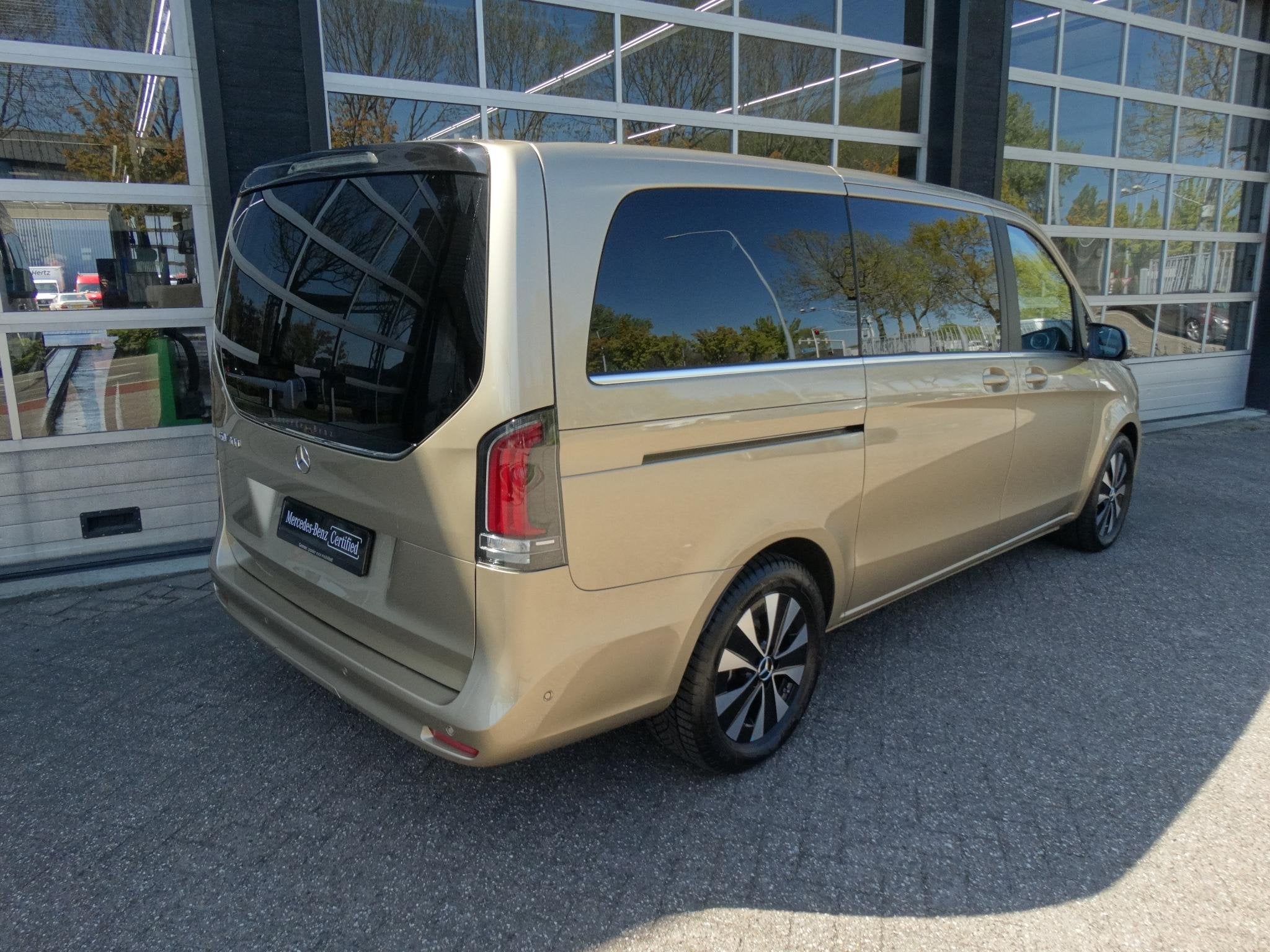 Mercedes-Benz EQV 300 L2 90kWh | 7-persoons | Distronic | Lu, Auto's, Stof, Gebruikt, Beige, Overige kleuren