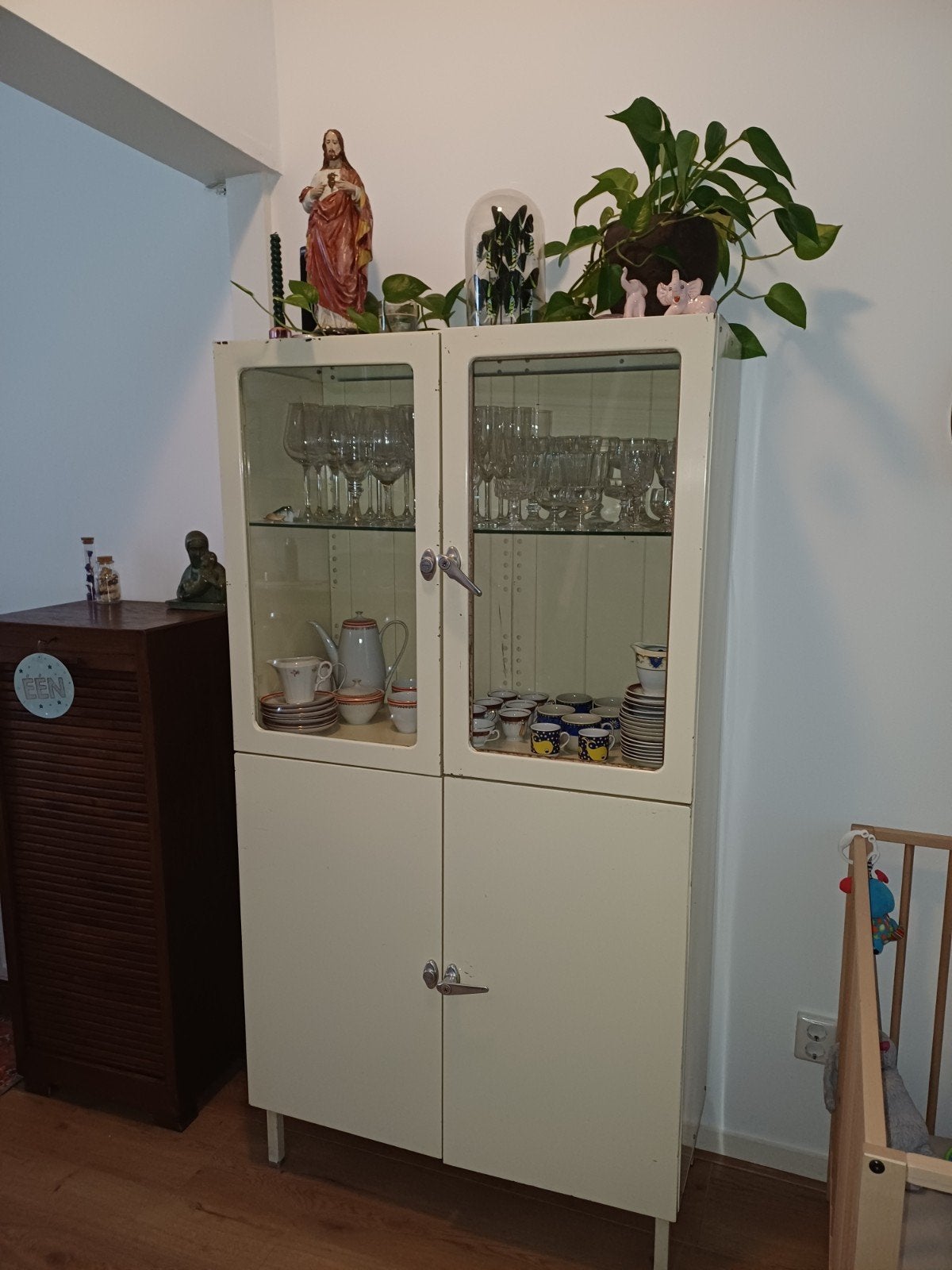 super mooie industriële vintage buffet/dokterskast., Huis en Inrichting, Ophalen