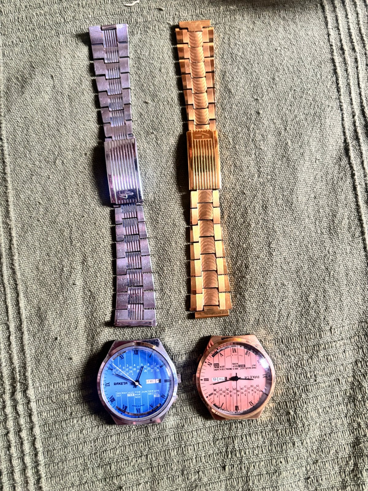 Vintage Raketa Polshorloges met Kalender - Set van 2, Gebruikt, Staal, Polshorloge, Ophalen