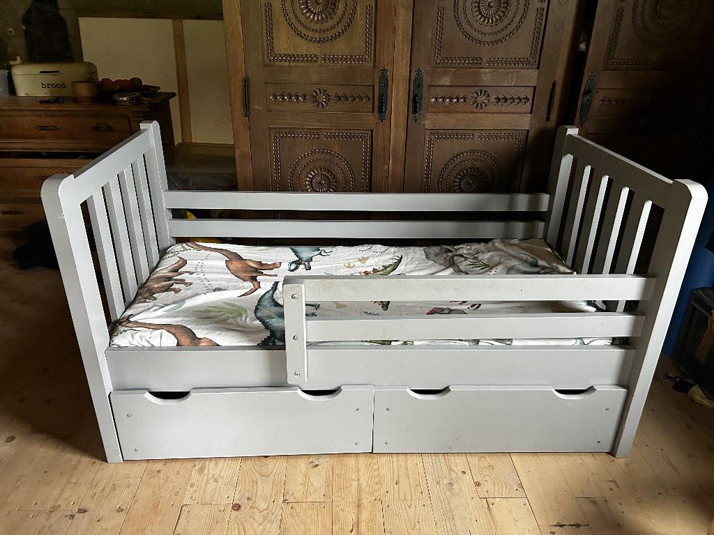 Rockwood peuterbed in grijze kleur met 2 opberglades., Kinderen en Baby's, Kinderkamer | Bedden, Lattenbodem, Gebruikt, 70 tot 85 cm