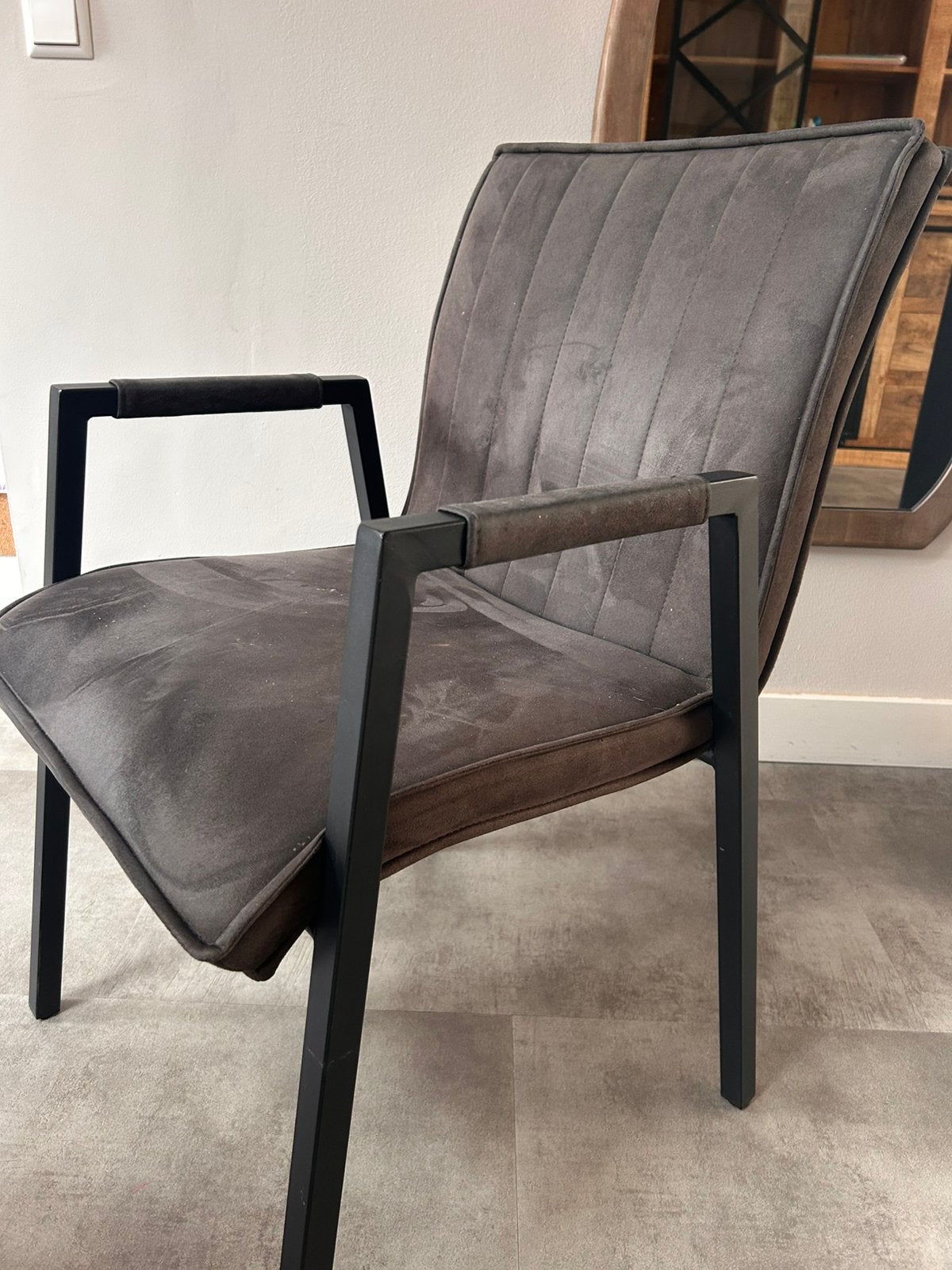 5 Eetkamerstoelen met armleuning - merk De Bommel, Ophalen, Zo goed als nieuw, Bruin, Stof