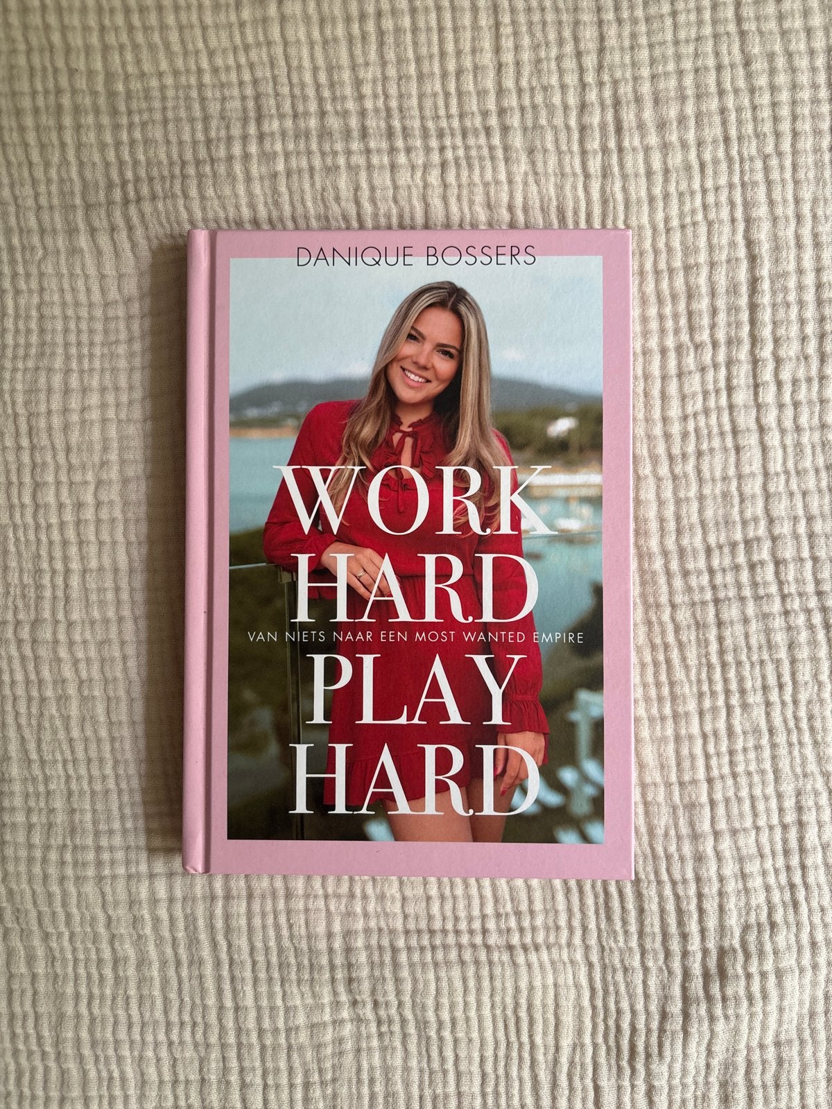 Work Hard Play Hard - Danique Bossers (Boek), Ophalen of Verzenden, Zo goed als nieuw, Nederland