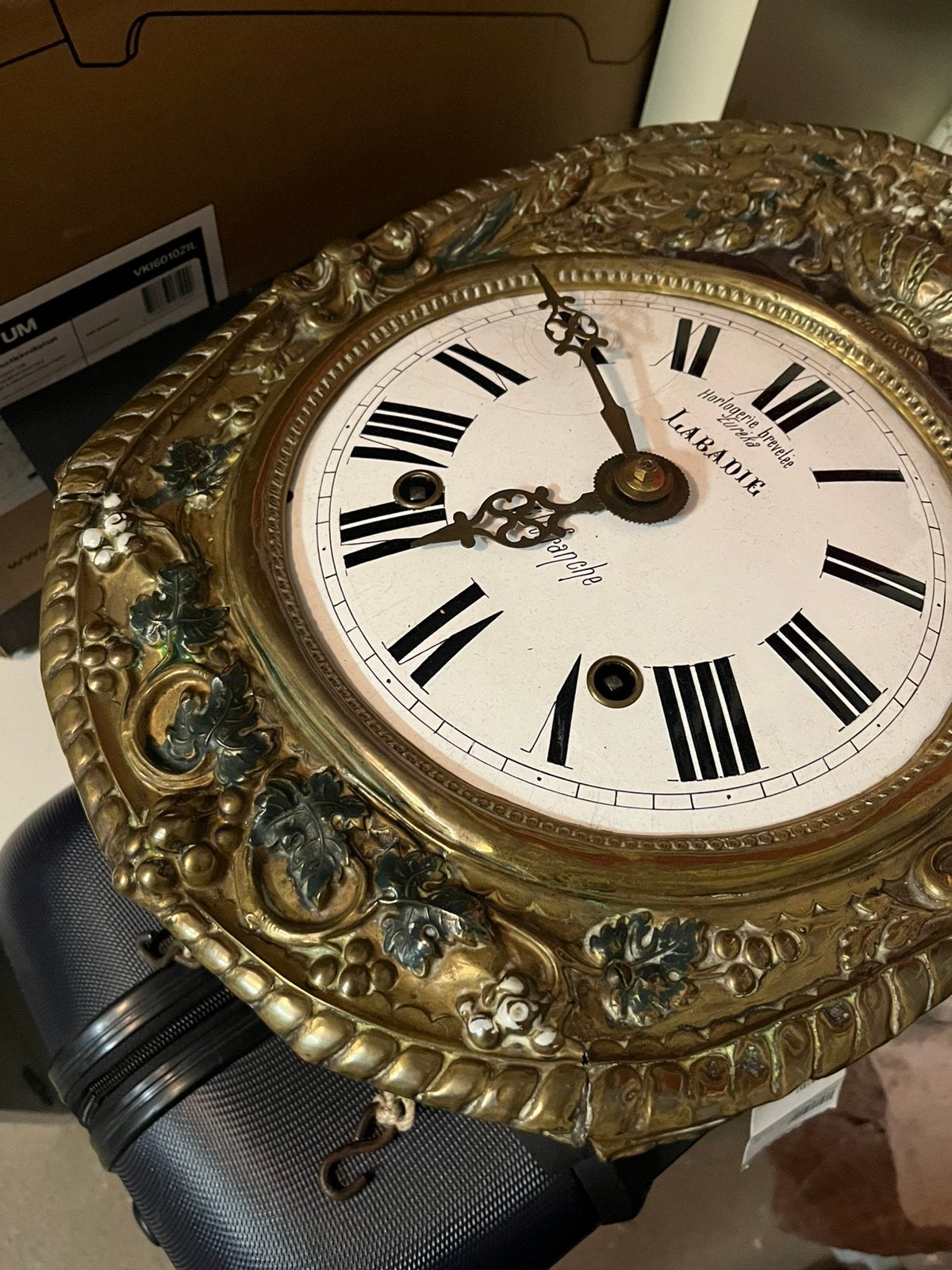 Horlogerie Brevetée Eureka Labadie' Klok, Ophalen