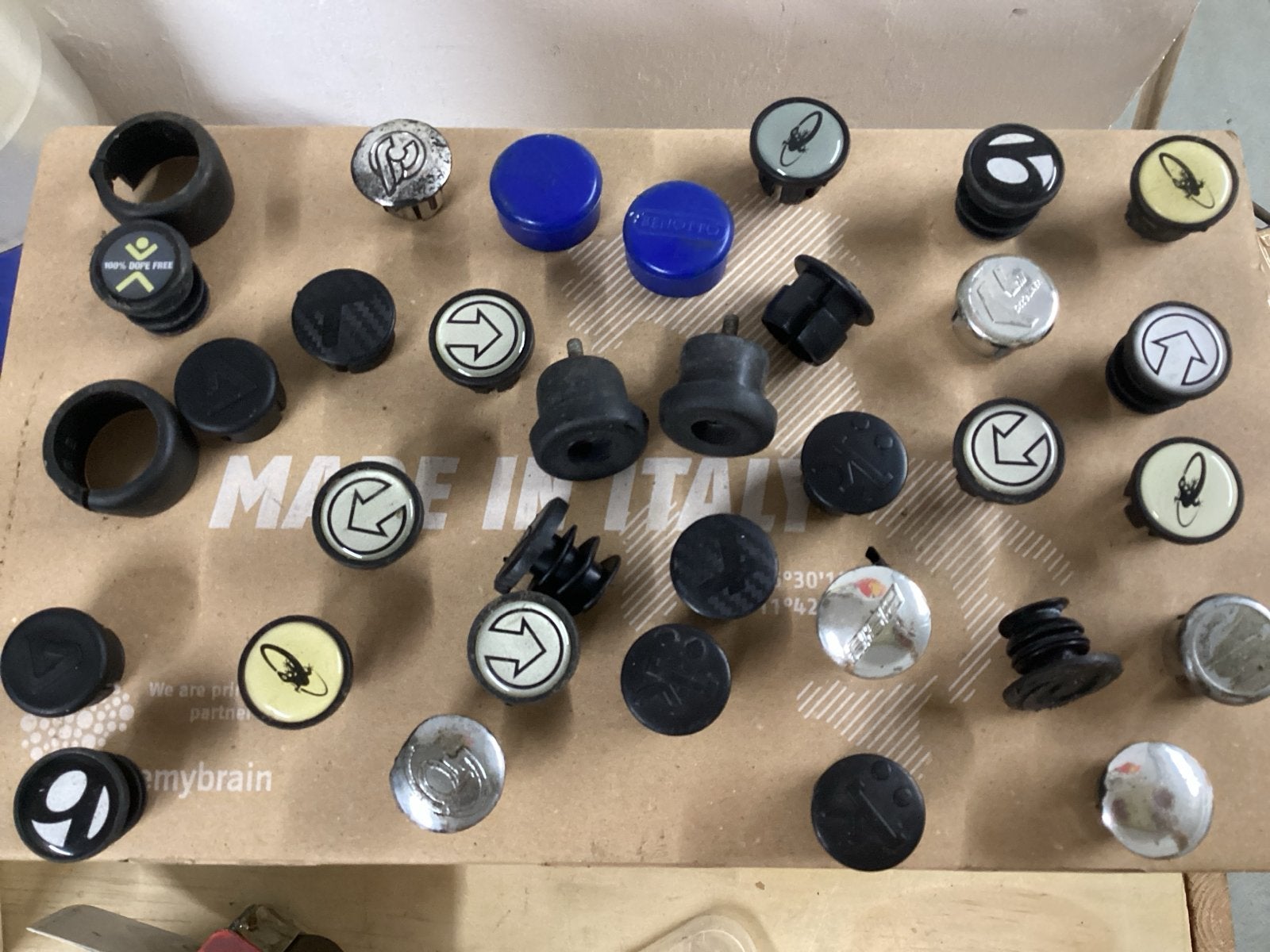 Diverse stuurlint doppen voor racefiets (benotto), Gebruikt, Verzenden, Stuur, Kunststof