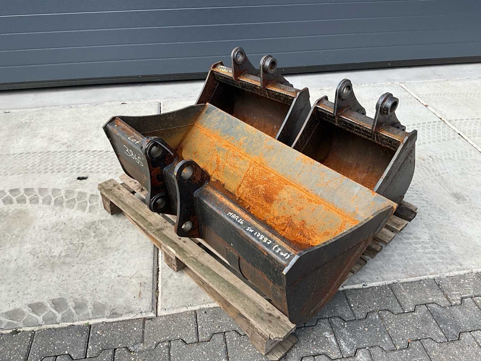 Graafbak set, Zakelijke goederen