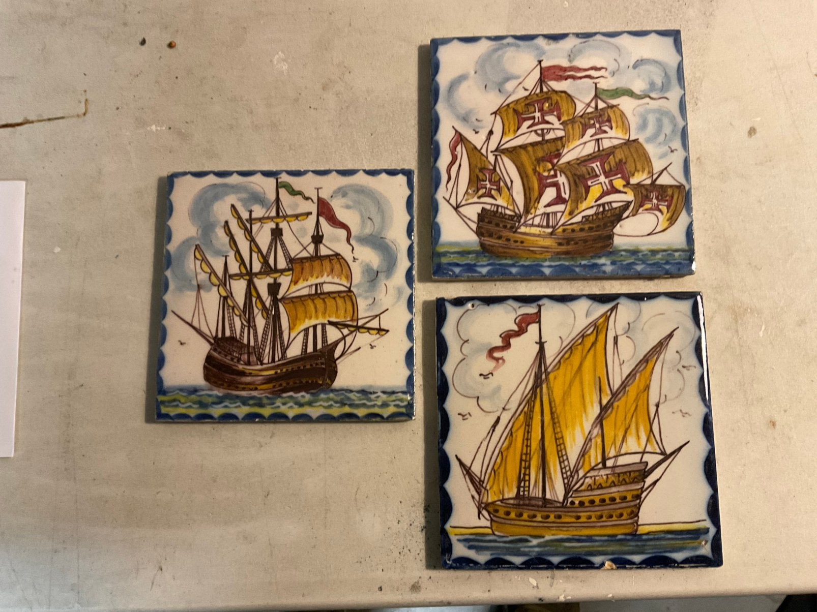 3 stuks oude gekleurde tegels 14x14cm, Antiek en Kunst, Ophalen of Verzenden