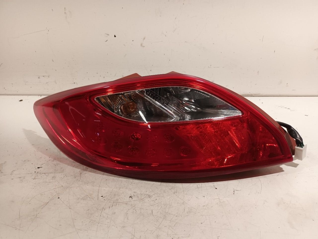 Achterlicht links buiten Mazda 2, Auto-onderdelen, Verlichting, Onderdelen@venauto.nl, Van der Ven Autorecycling B.V., Gebruikt
